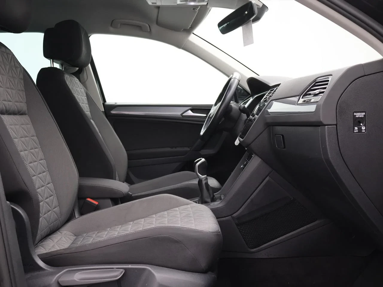 Volkswagen-Tiguan-image-10