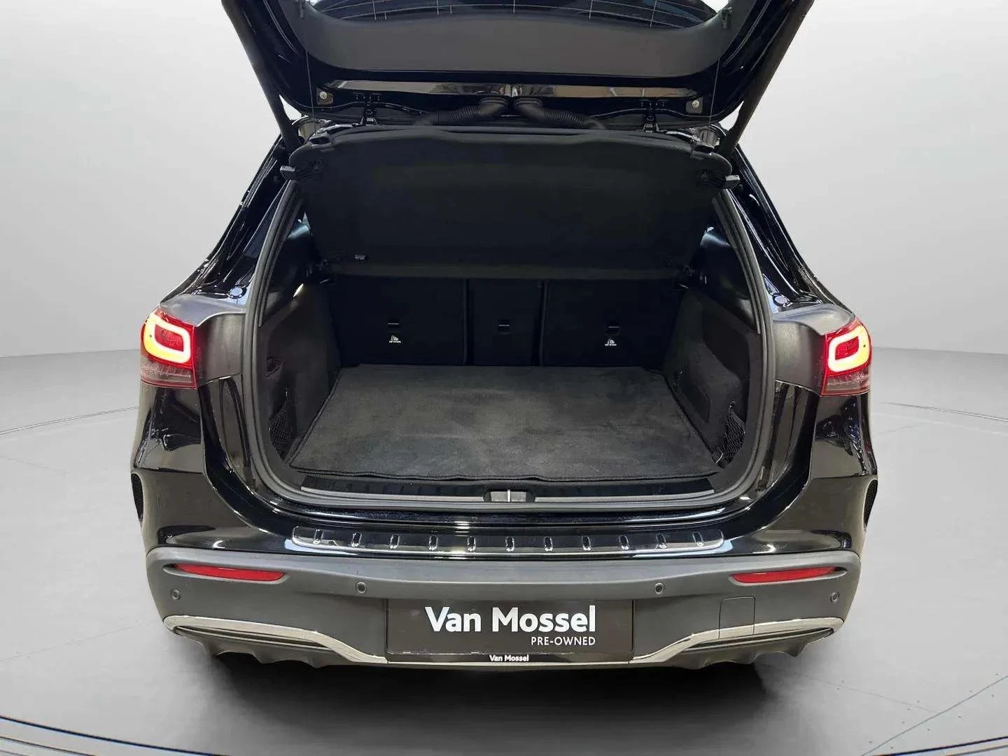 Mercedes-Benz-EQA-image-22