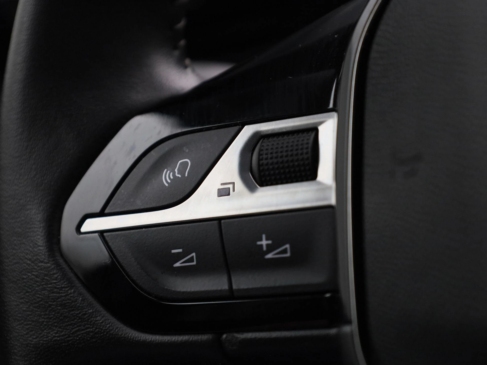 Peugeot e-208 - 18