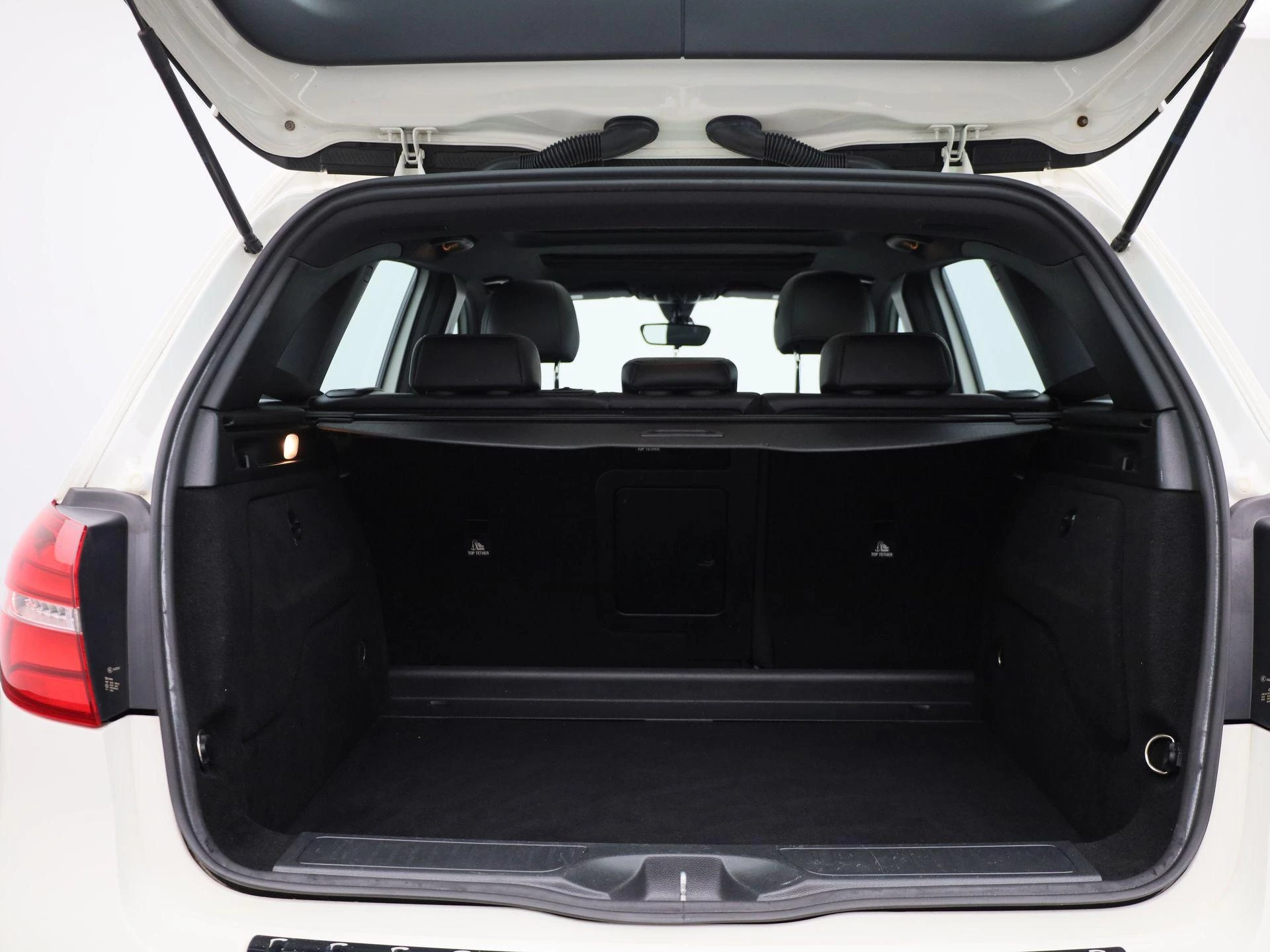 Mercedes-Benz-B-Klasse-image-13