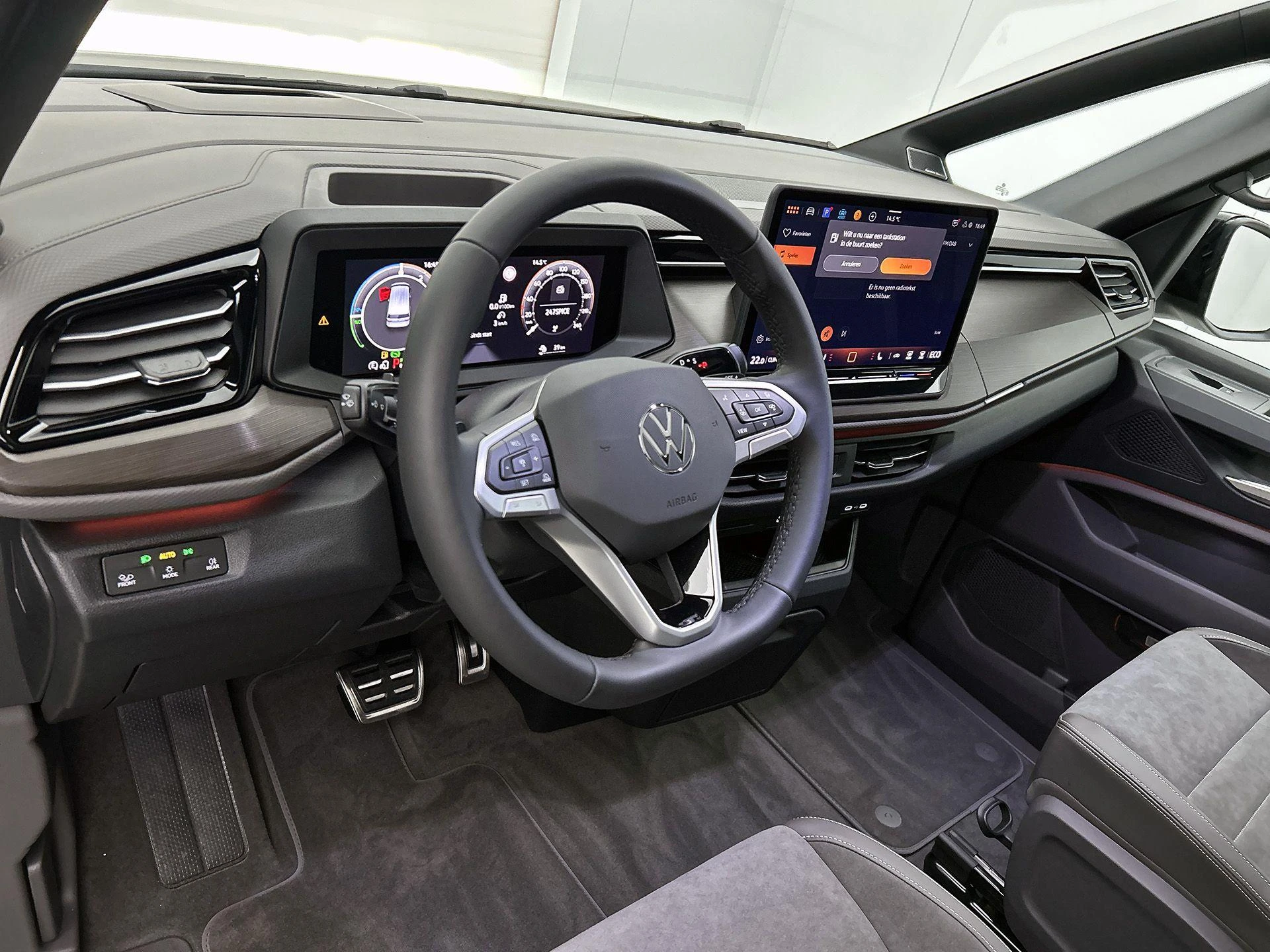 Volkswagen-Multivan-image-17