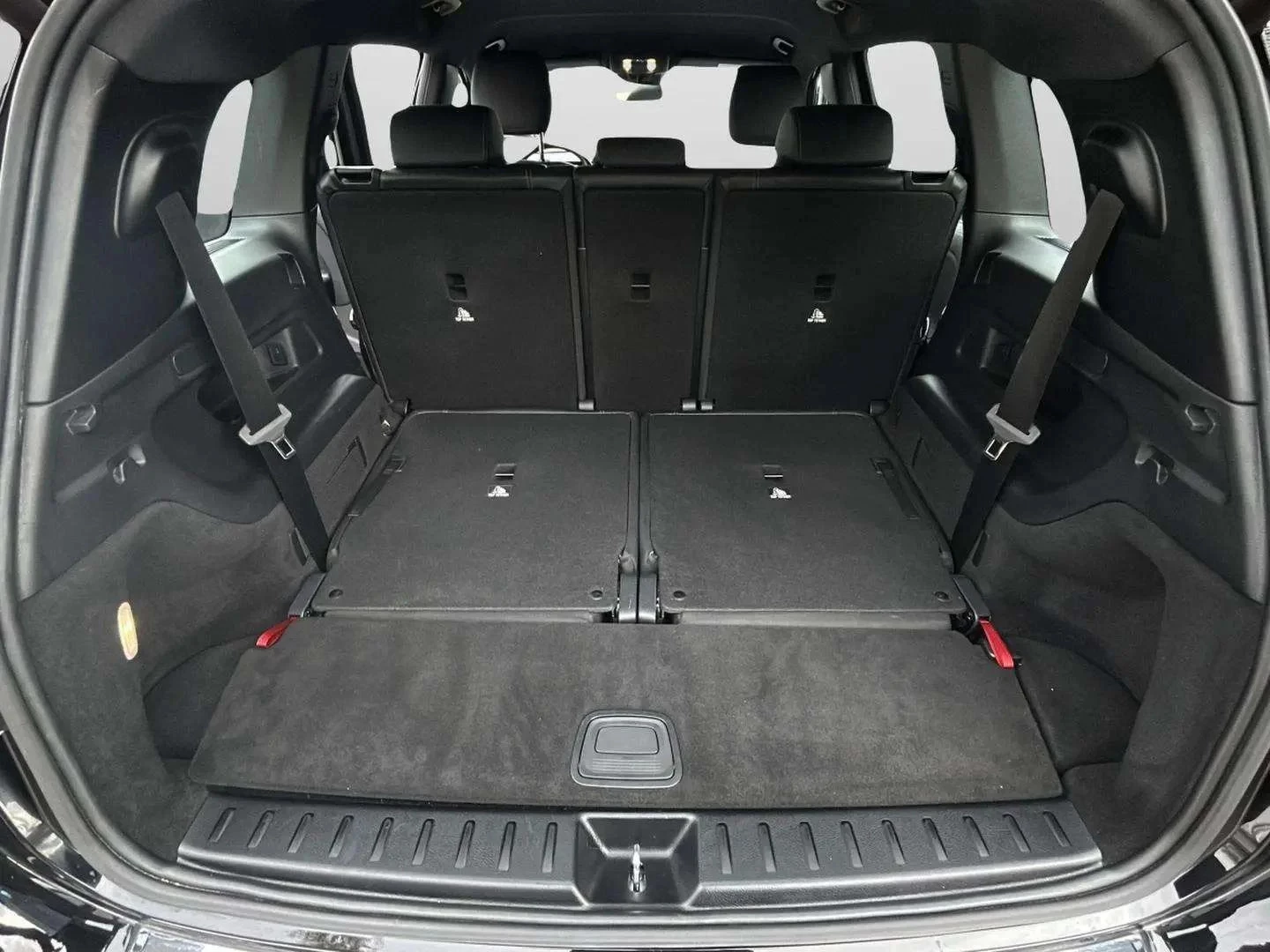 Mercedes-Benz-EQB-image-22