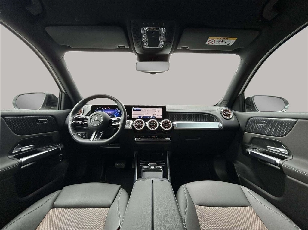 Mercedes-Benz-EQB-image-10