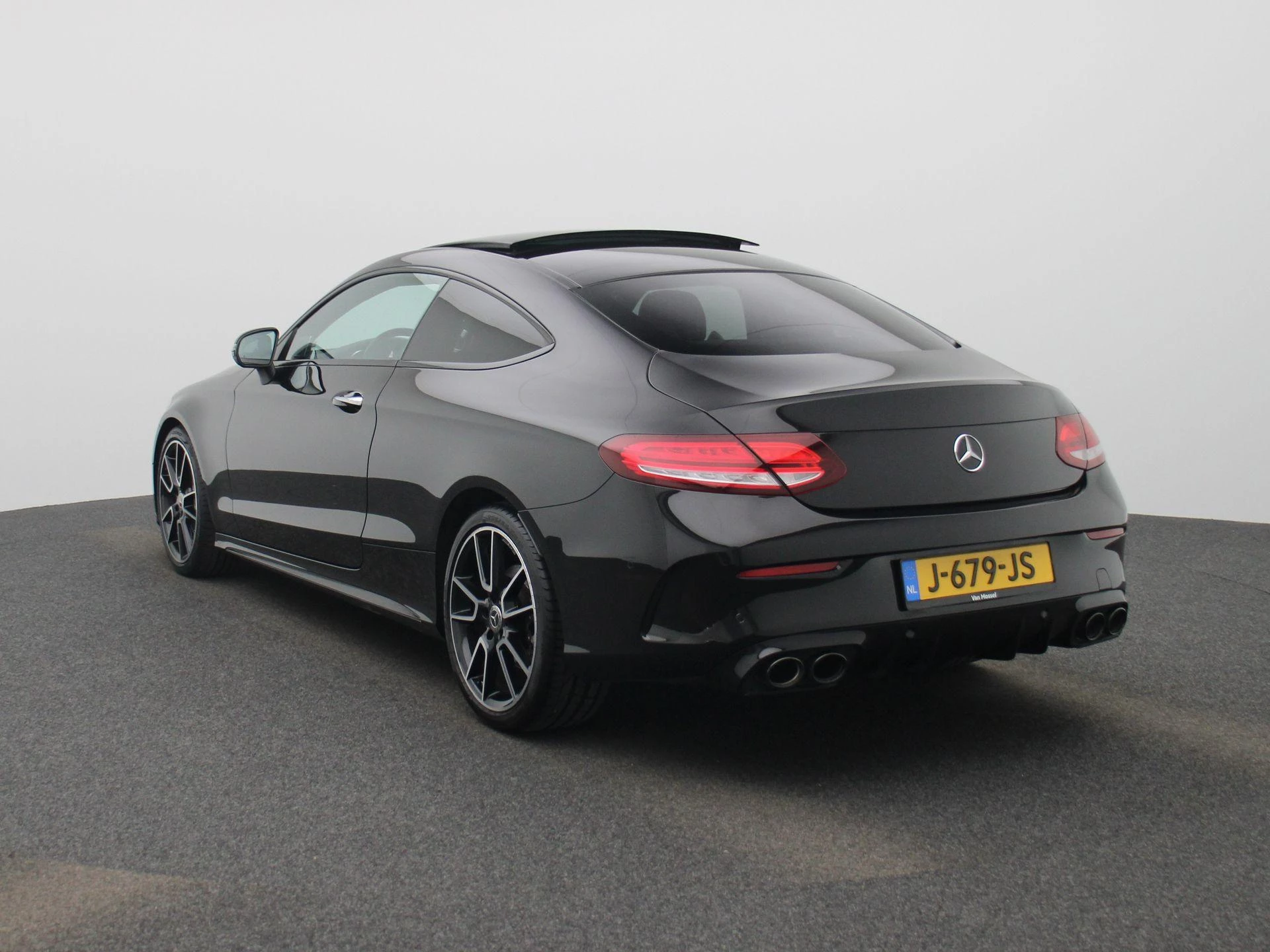 Mercedes-Benz-C-Klasse-image-1