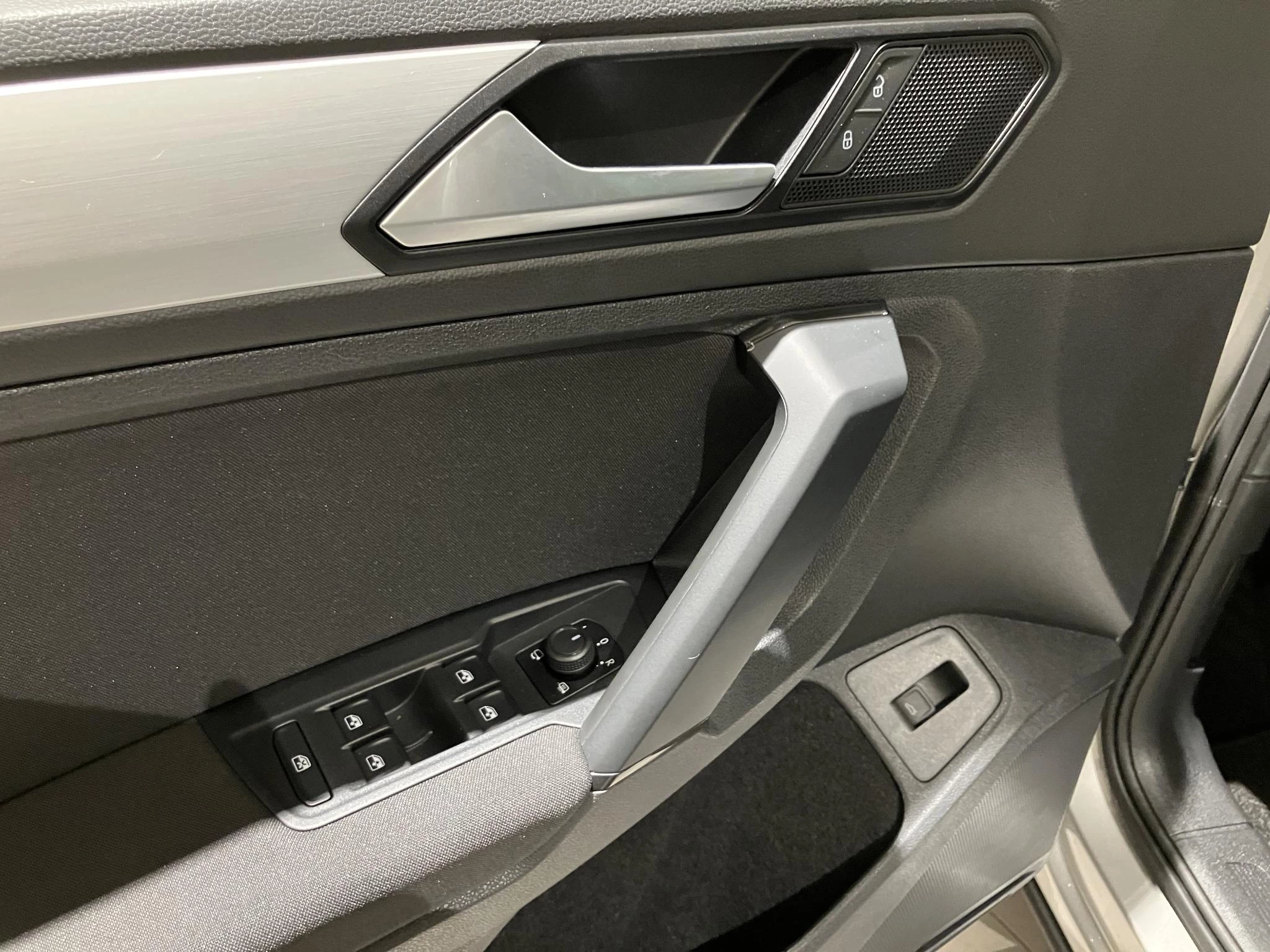 Volkswagen-Tiguan-image-16