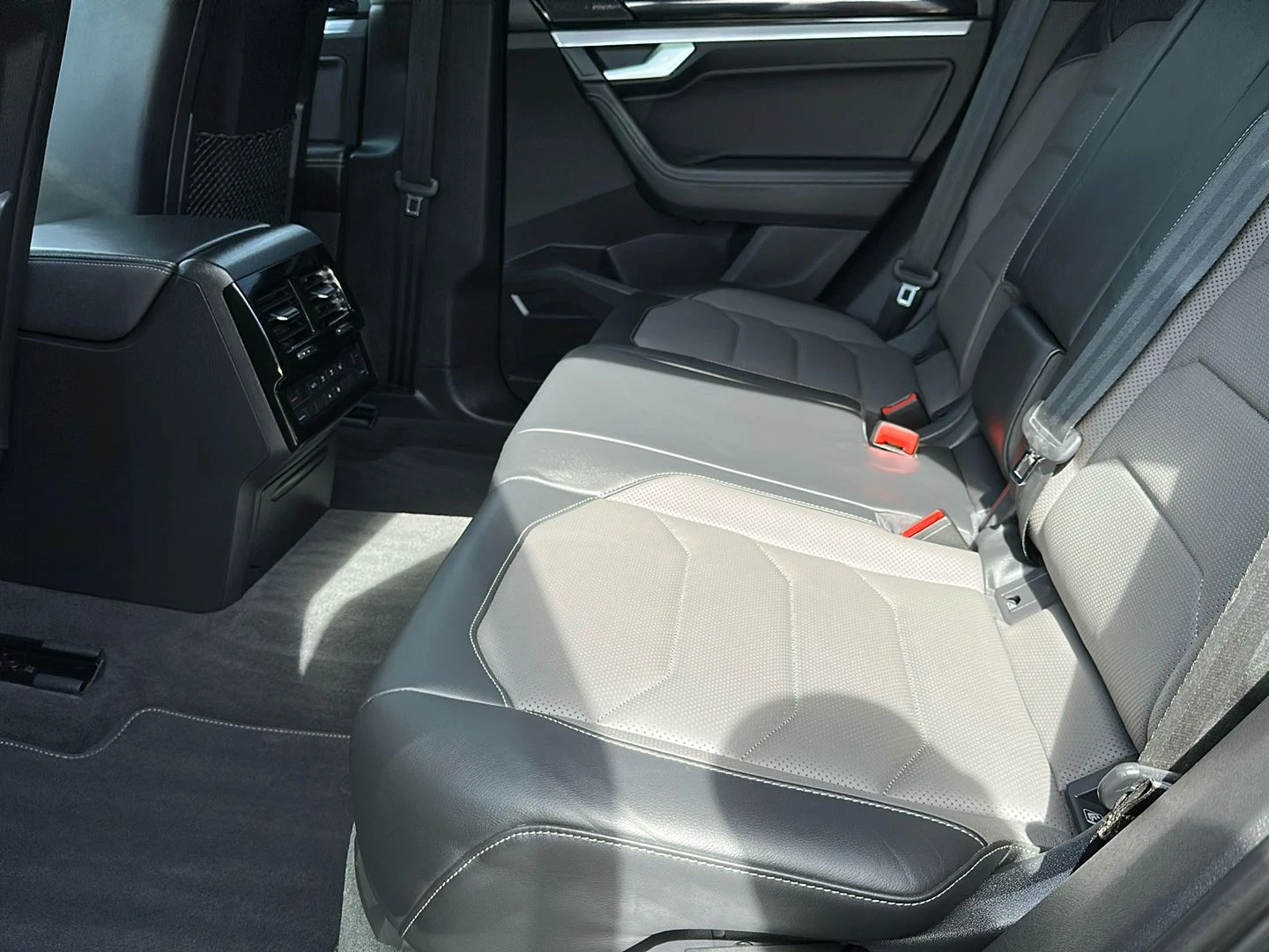 Volkswagen-Touareg-image-6