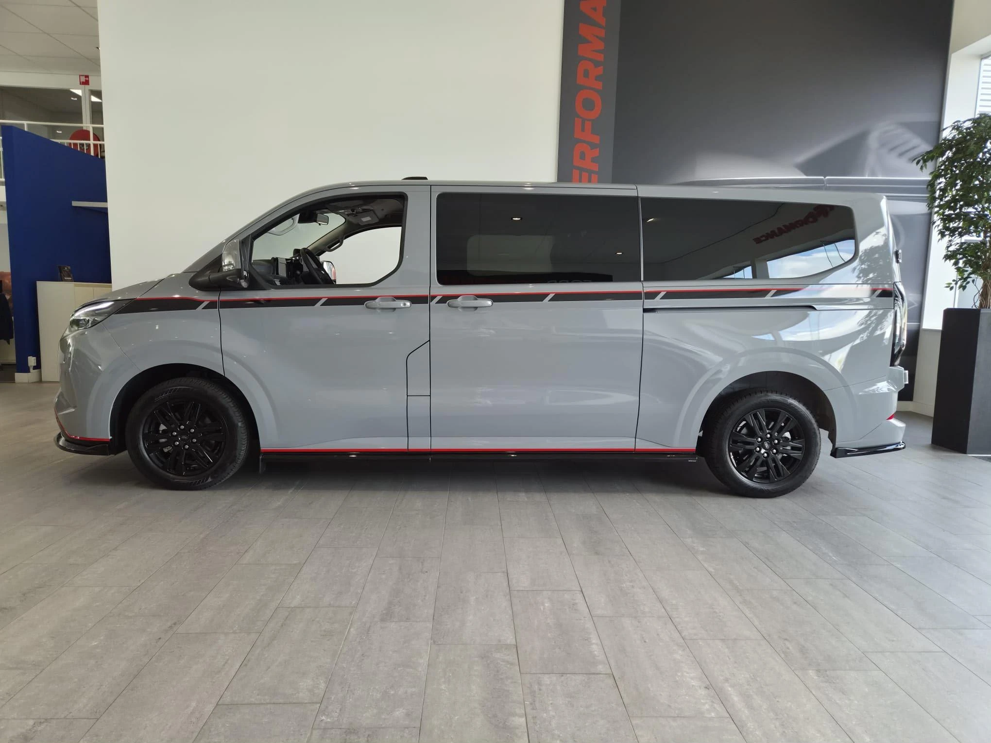 Ford-Transit Custom-image-7