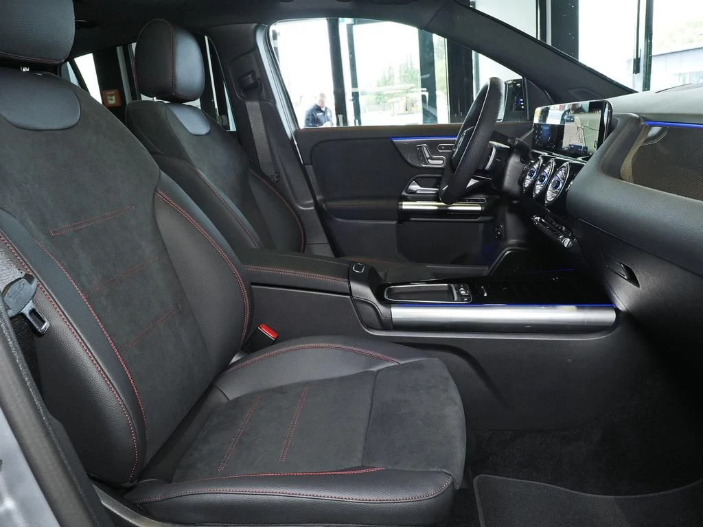 Mercedes-Benz-GLA 200-image-14