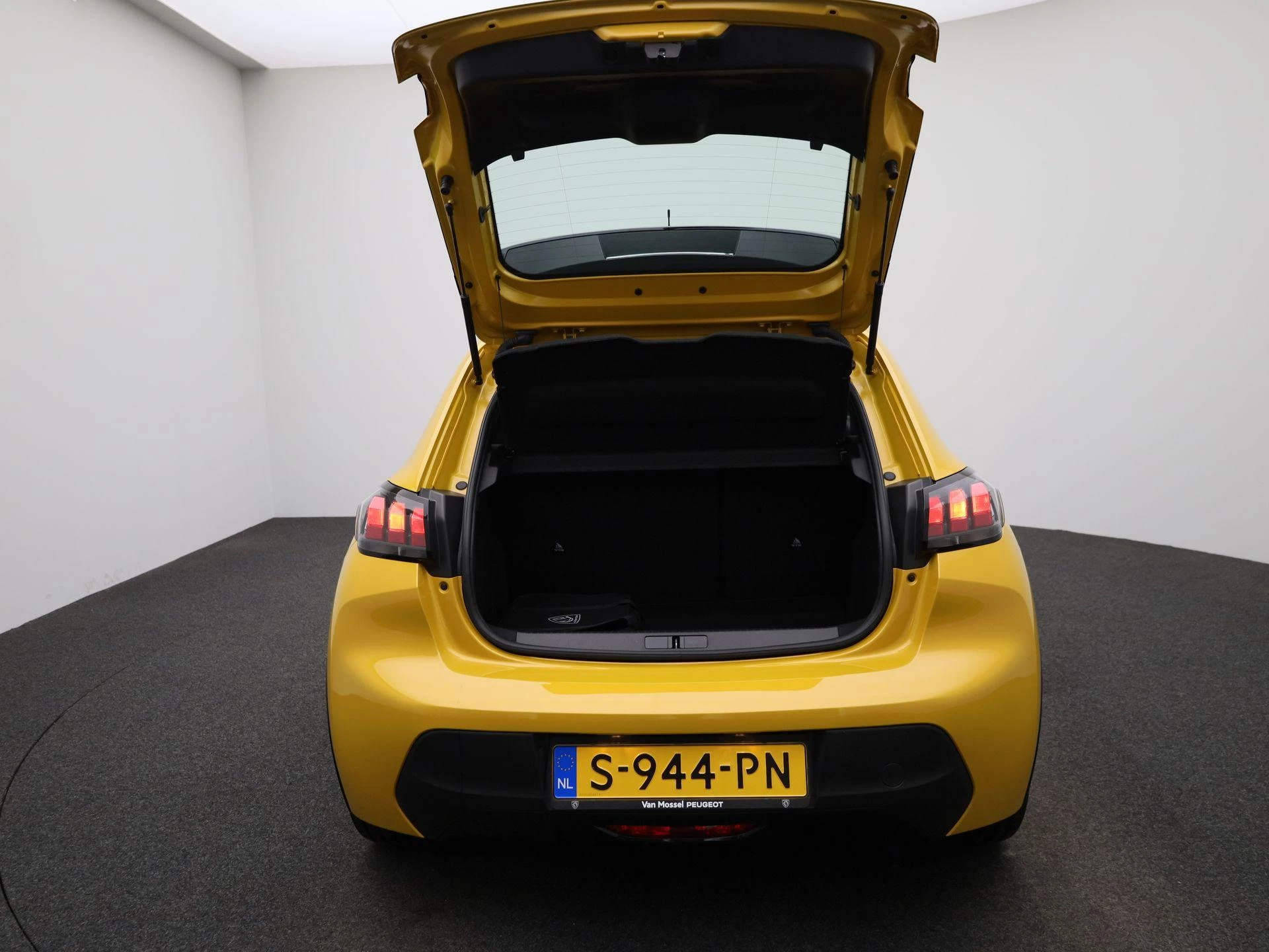 Peugeot-e-208-image-10