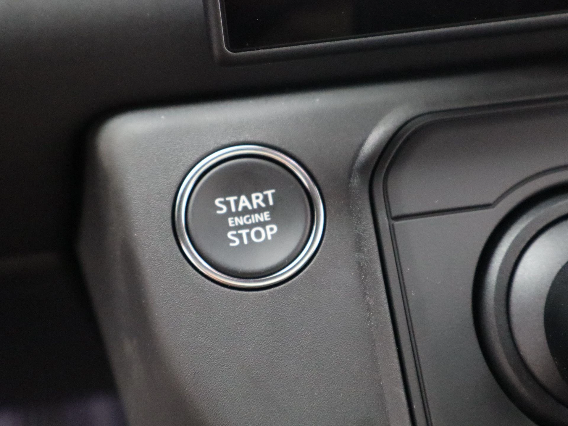 Land Rover-Defender-image-22