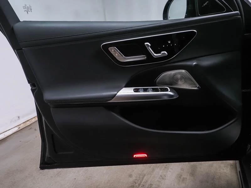 Mercedes-Benz-E-Klasse-image-8