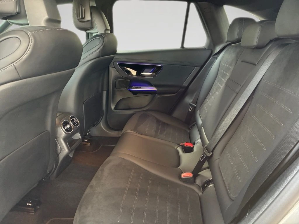 Mercedes-Benz-GLC 300 d-image-9