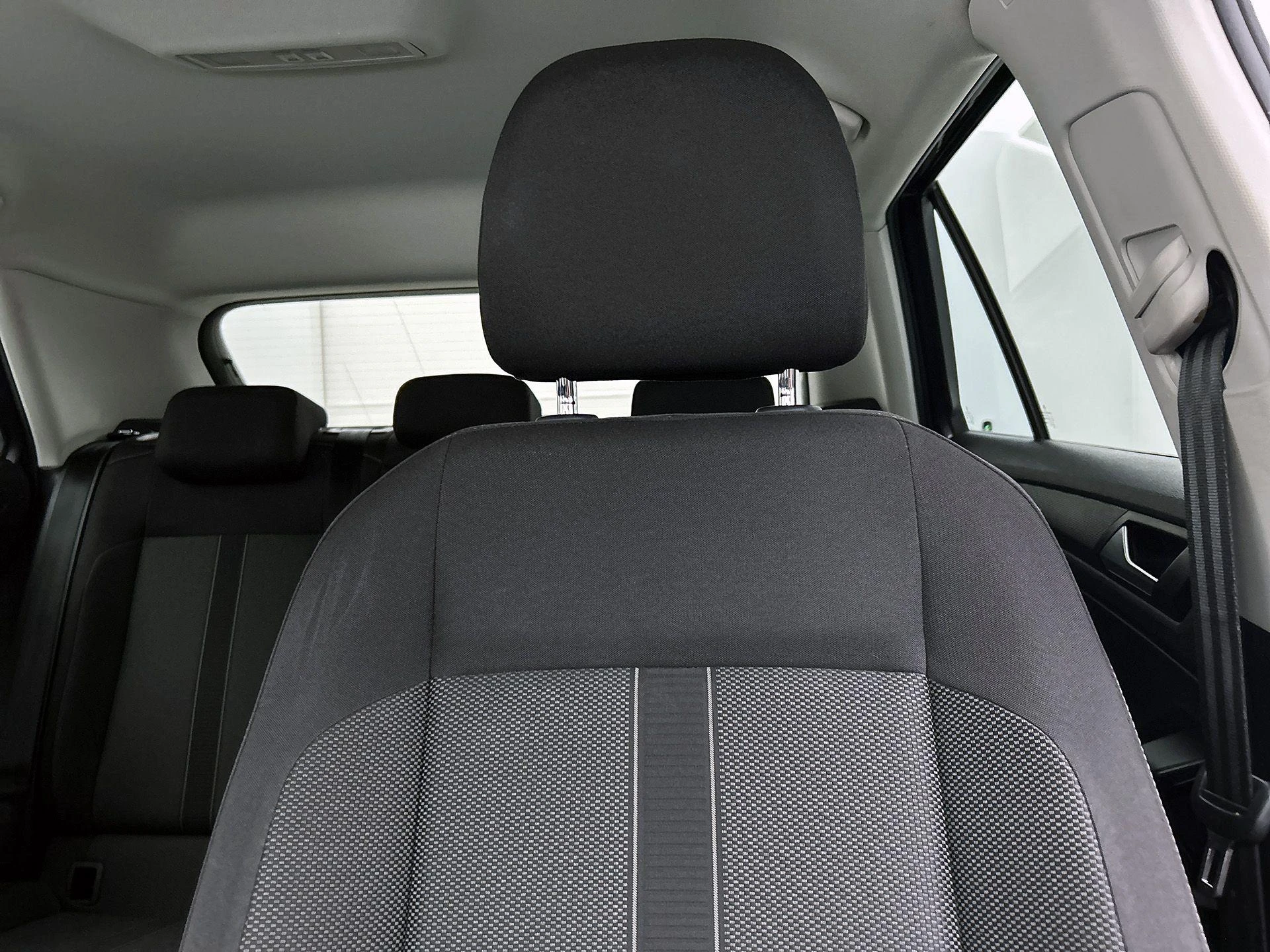 Volkswagen-T-Roc-image-14