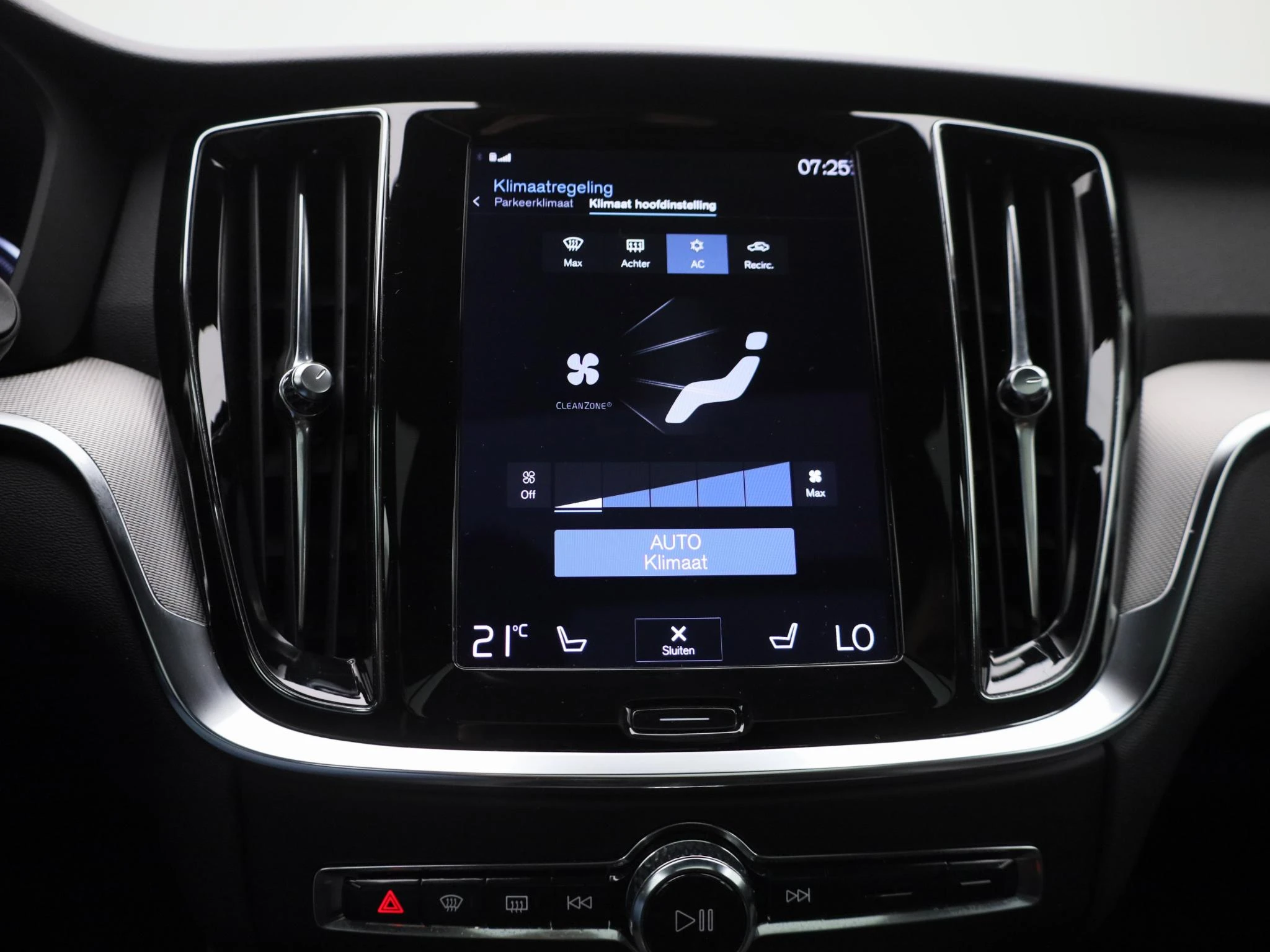 Volvo-V60-image-17