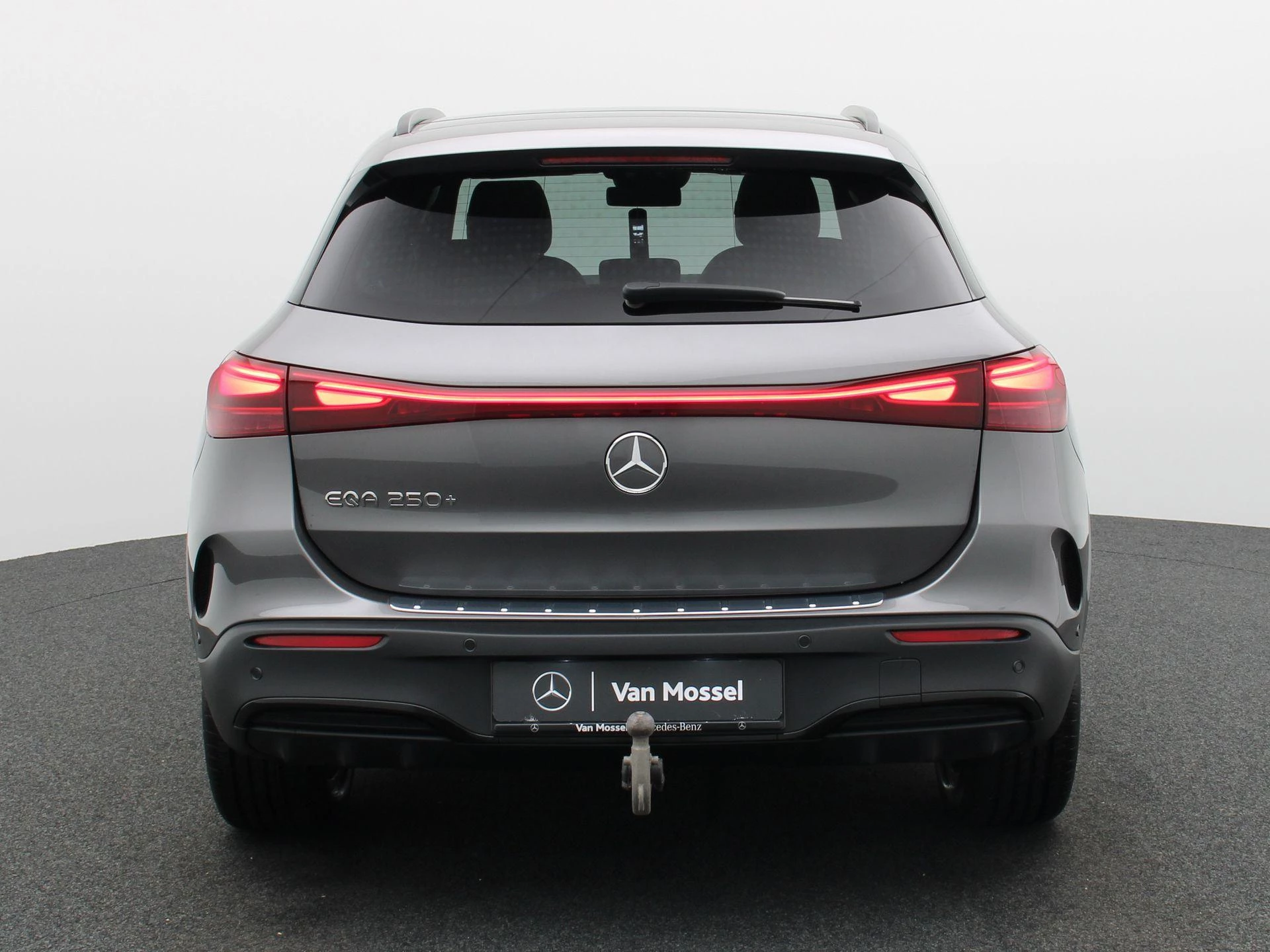 Mercedes-Benz EQA 250+ Star Edition + AMG + PANO DAK + BURMESTER + TREKHAAK + HEAD UP