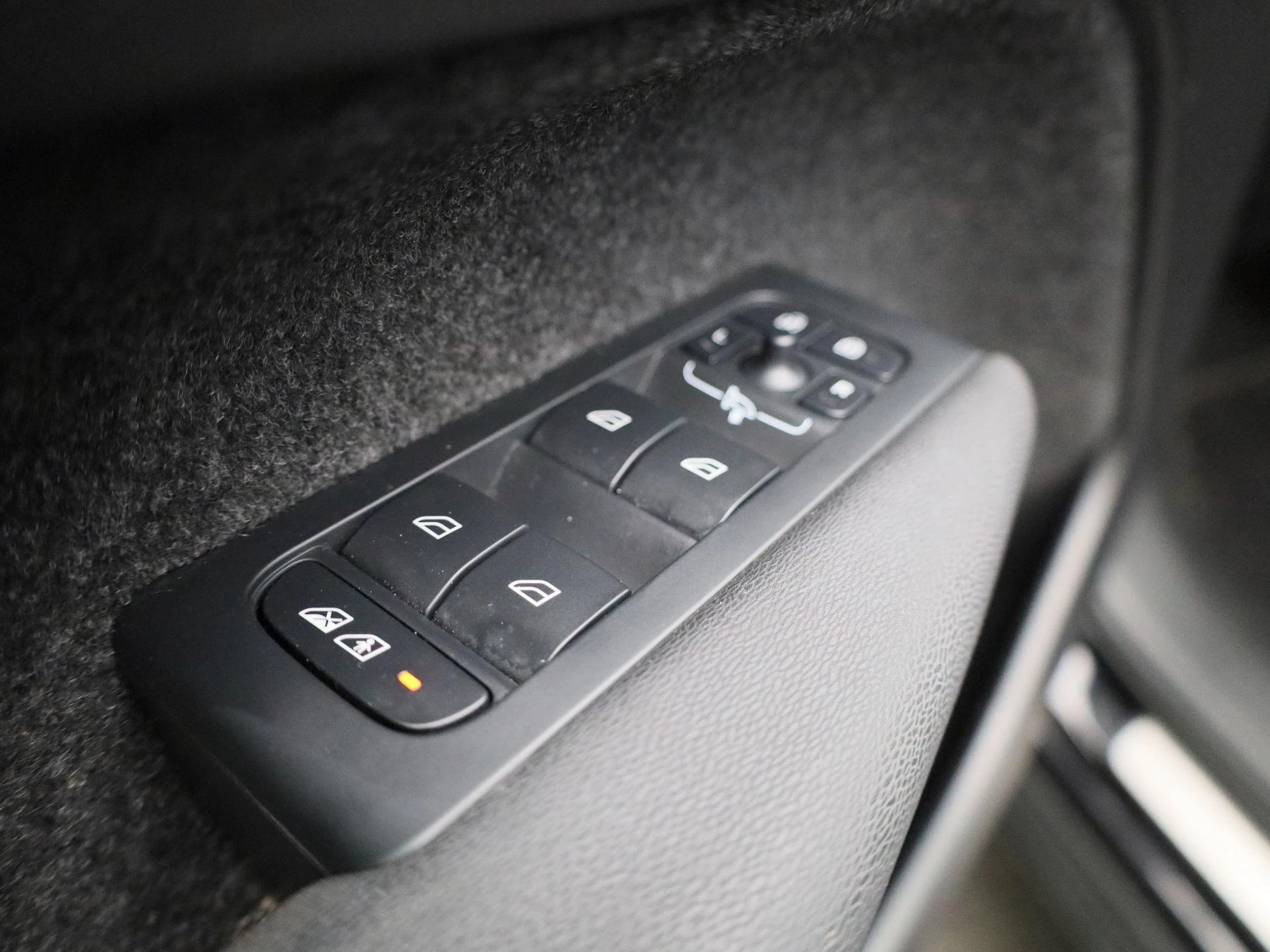 Volvo-XC40-image-32