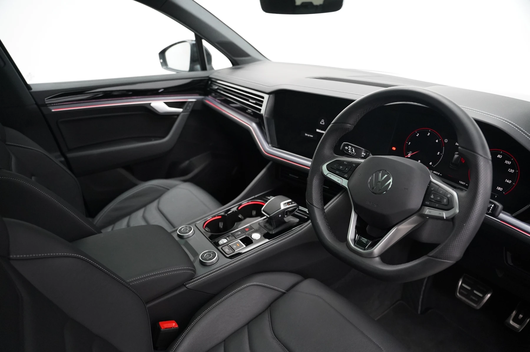 Volkswagen-Touareg-image-5