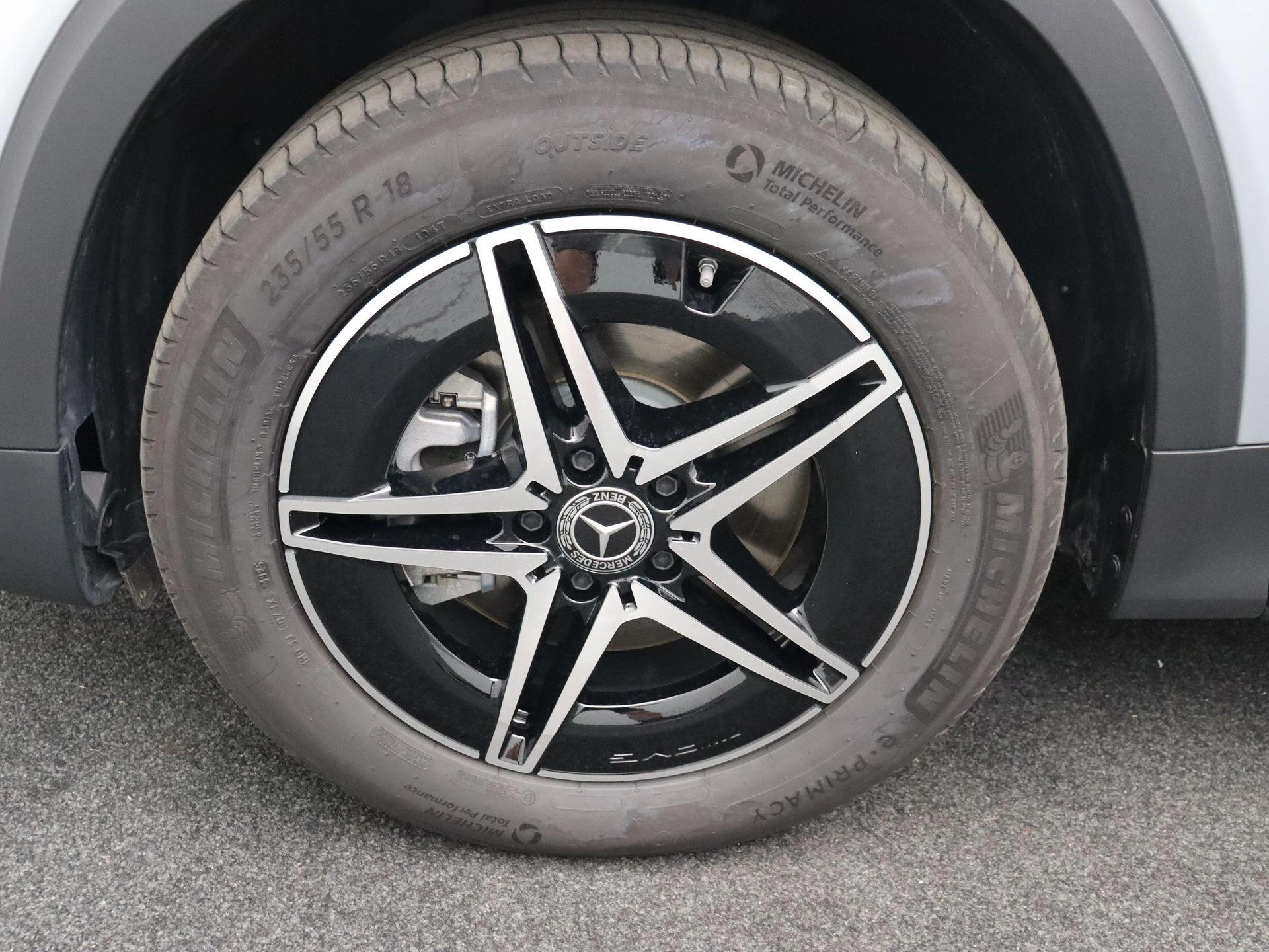 Mercedes-Benz-EQB-image-6