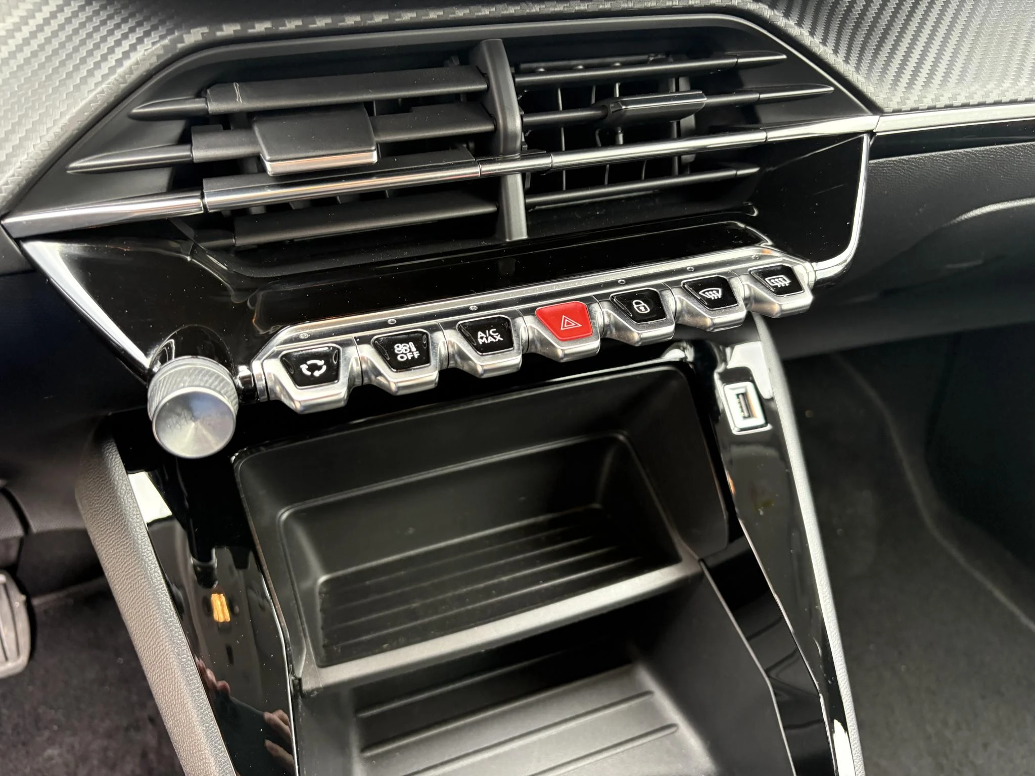 Peugeot-208-image-13