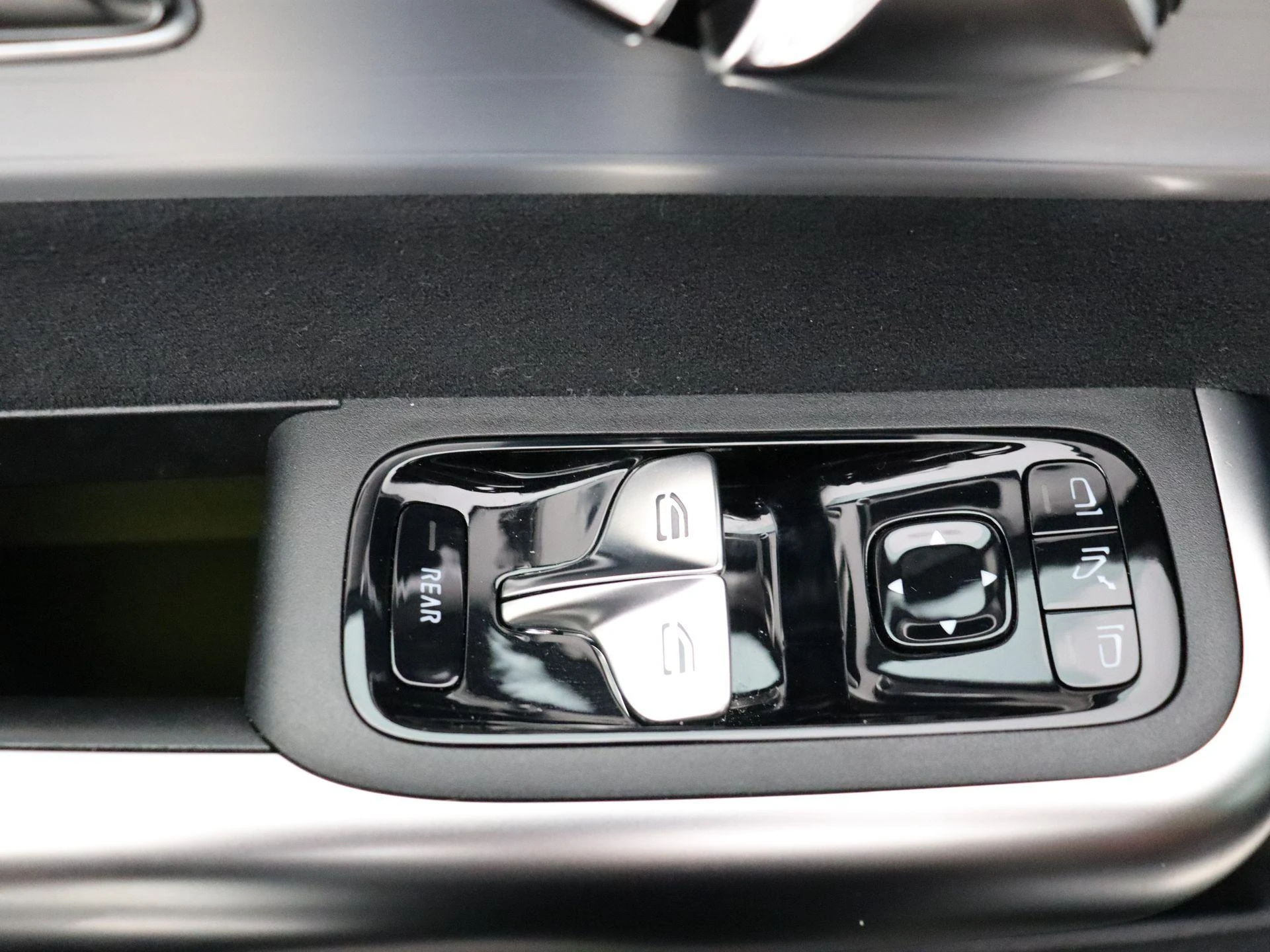 Mercedes-Benz-CLA-image-9