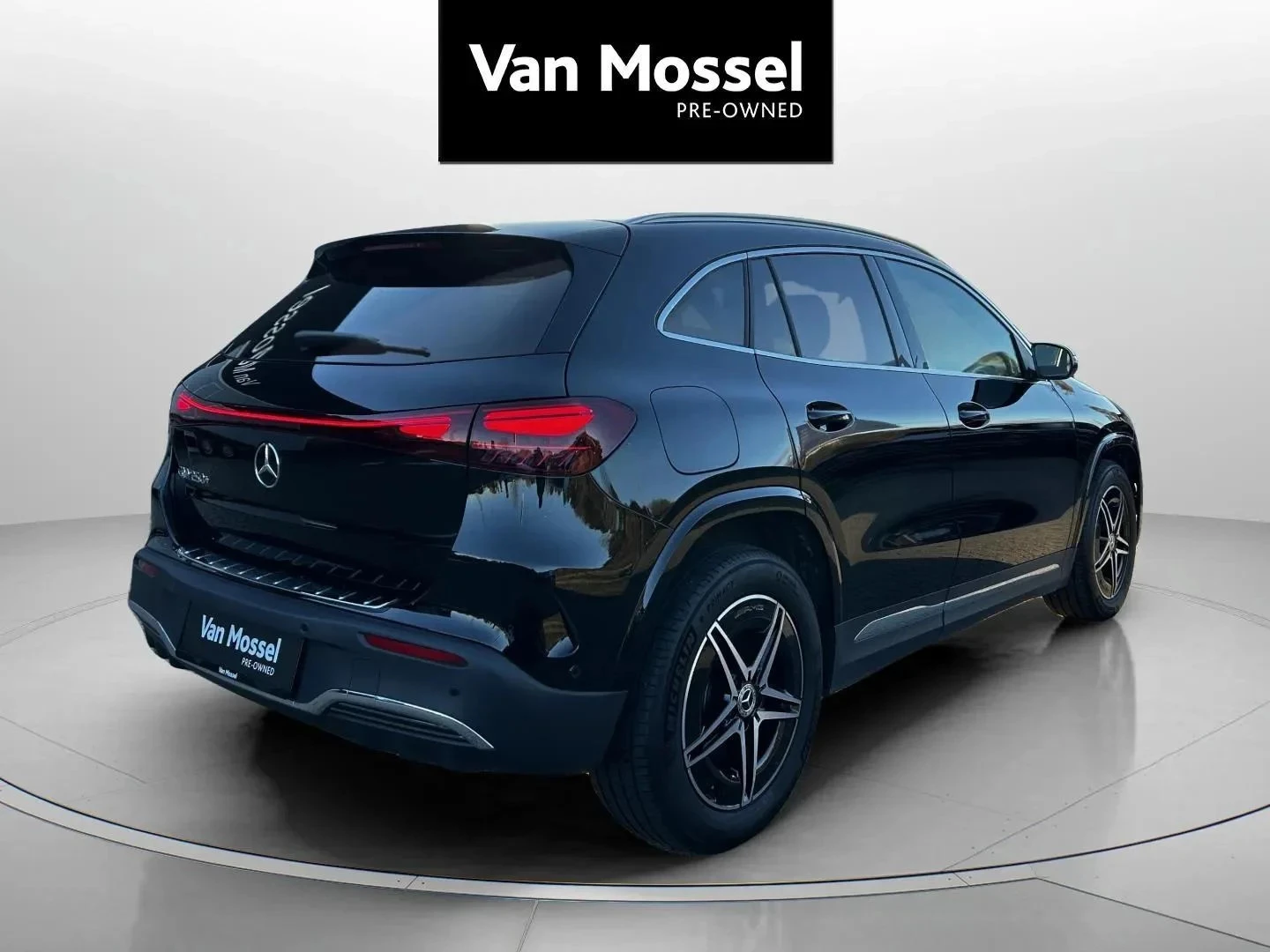 Mercedes-Benz-EQA-image-4