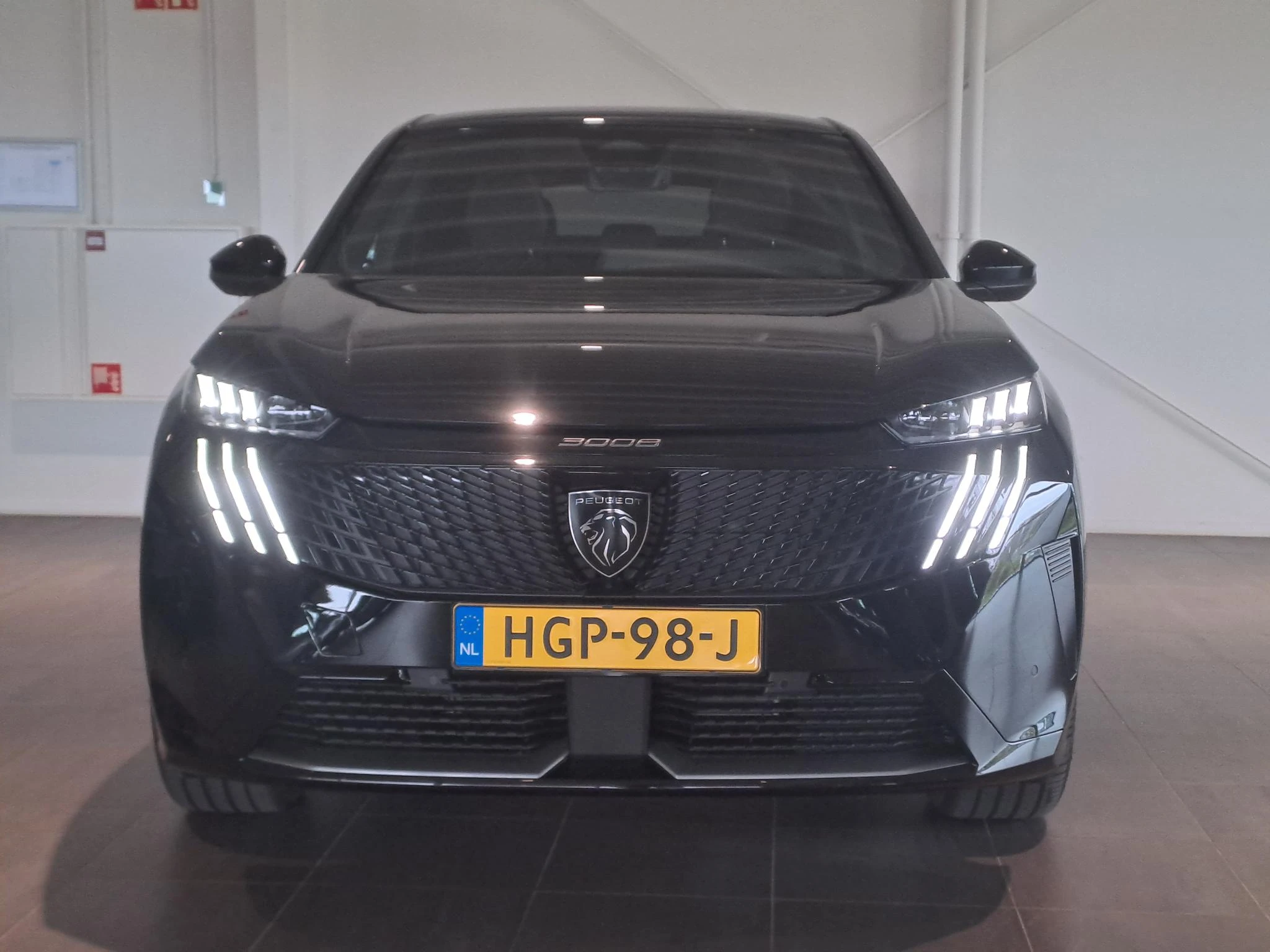 Peugeot-e-3008-image-1