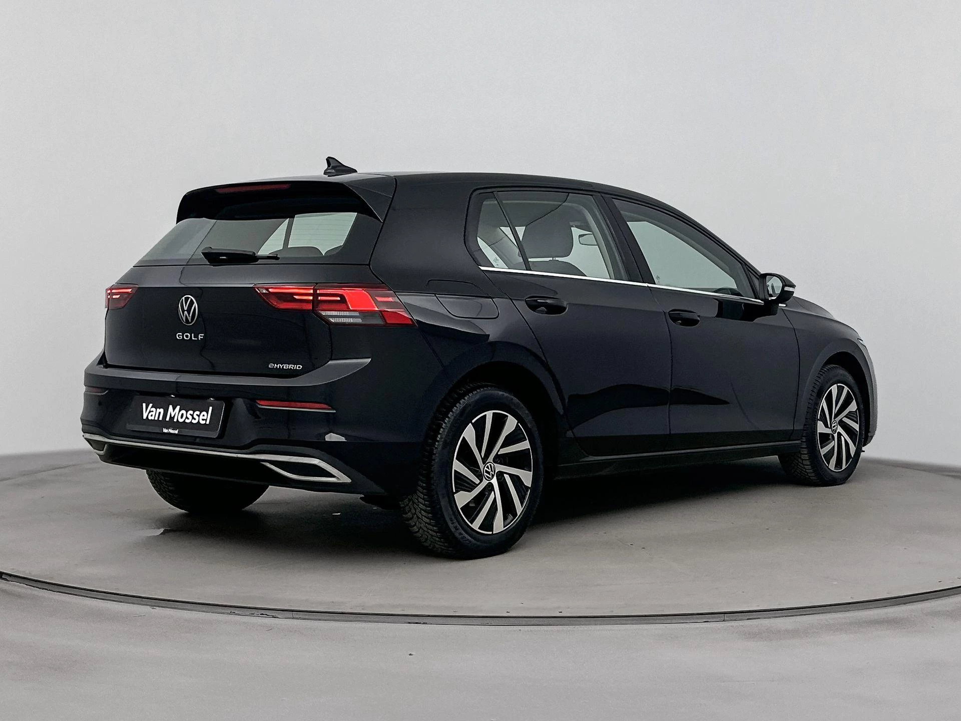 Volkswagen-Golf-image-3