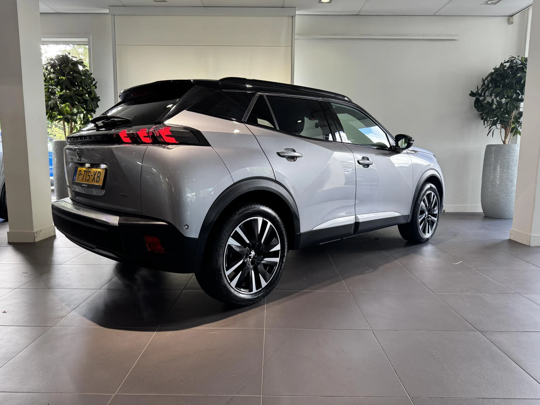 Peugeot-e-2008-image-3