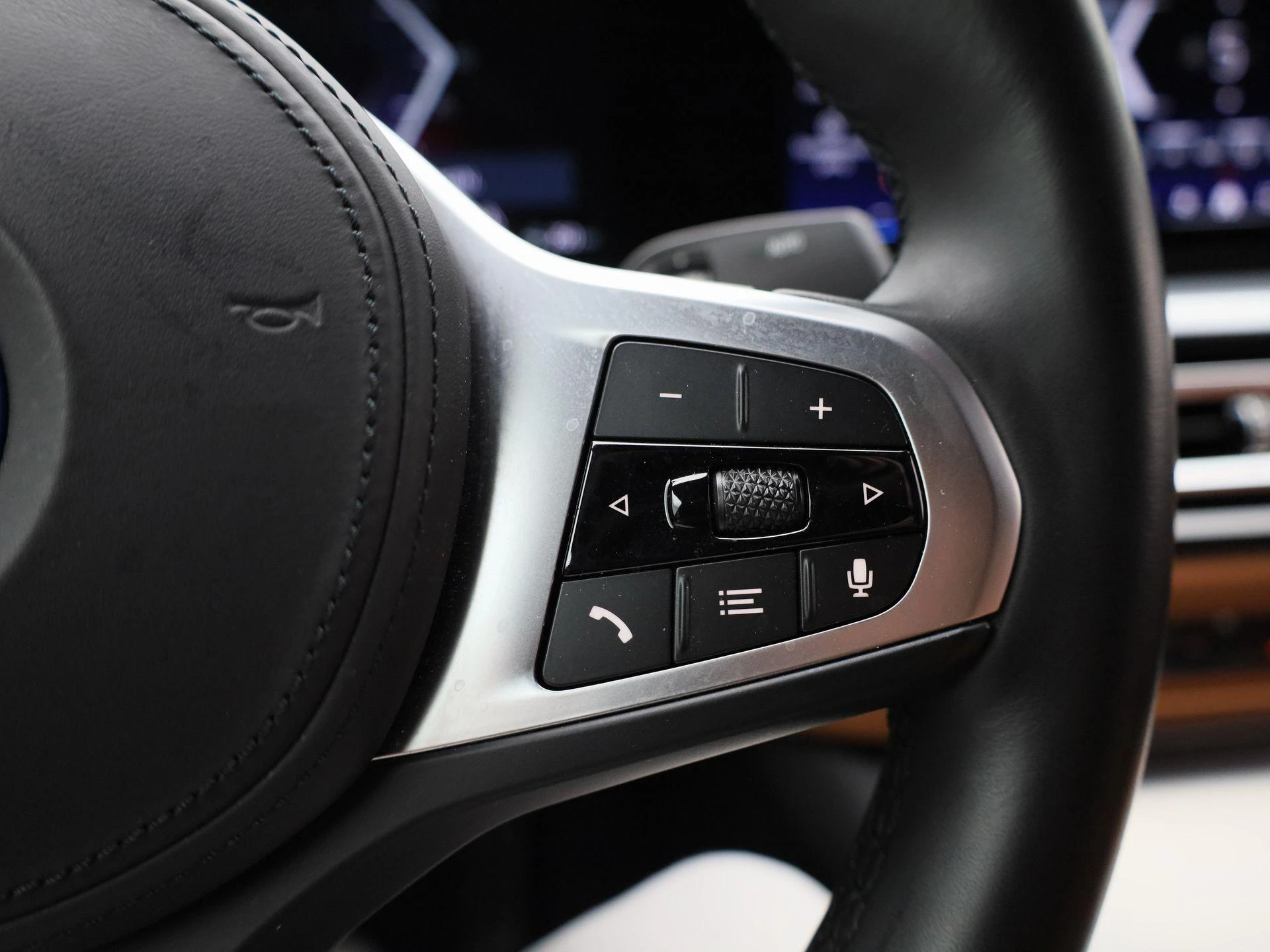 BMW-i4-image-19