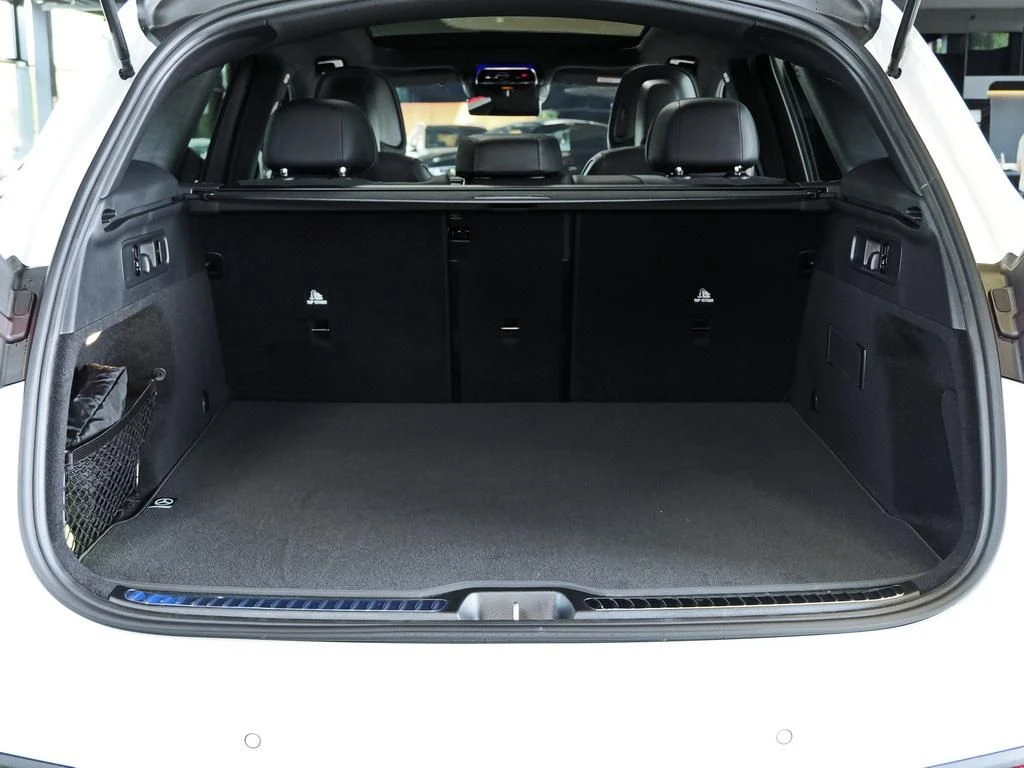 Mercedes-Benz-GLC 300-image-15