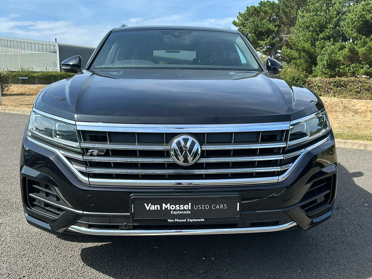 Volkswagen-Touareg-image-4