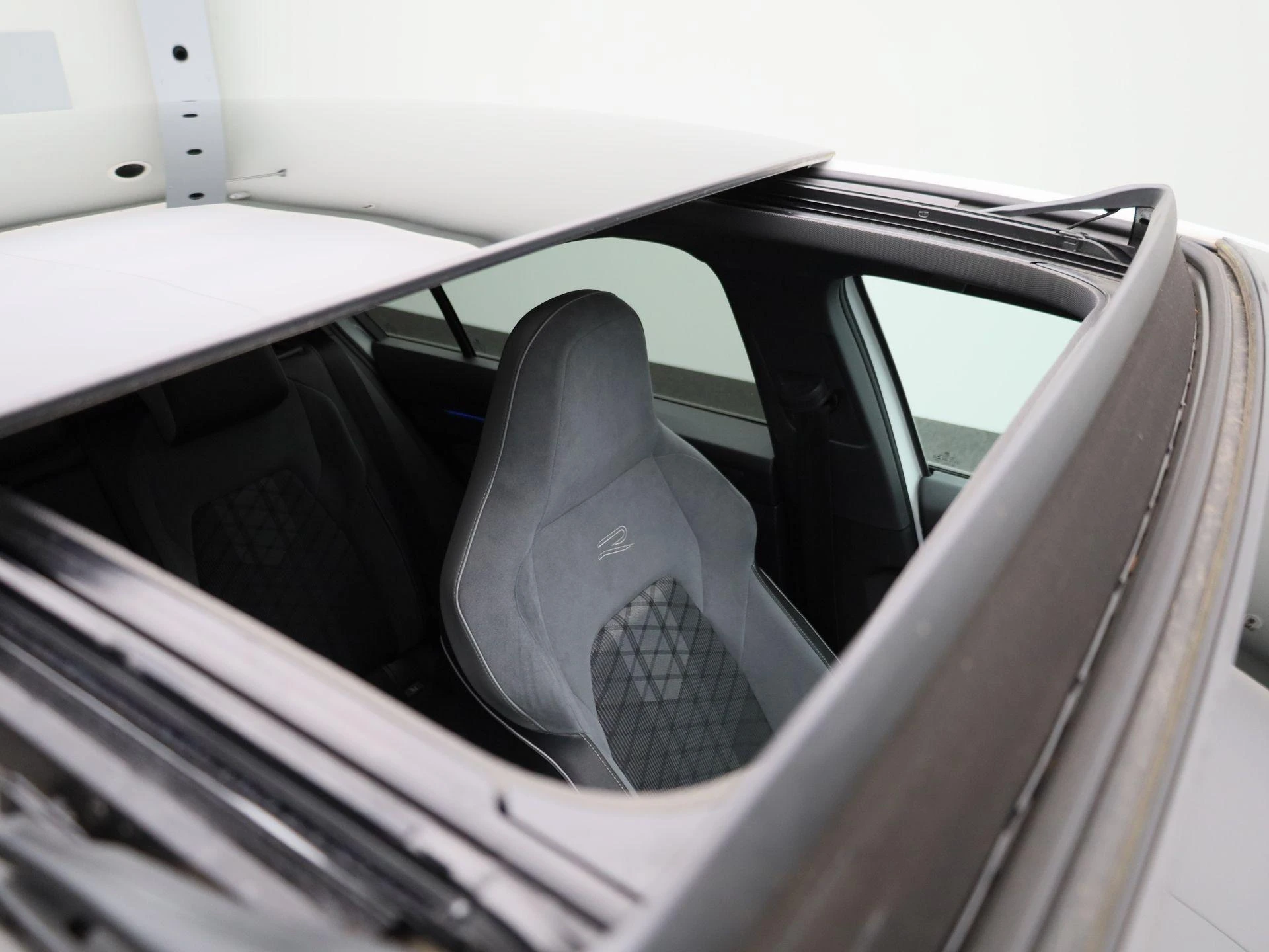 Volkswagen-Golf-image-34