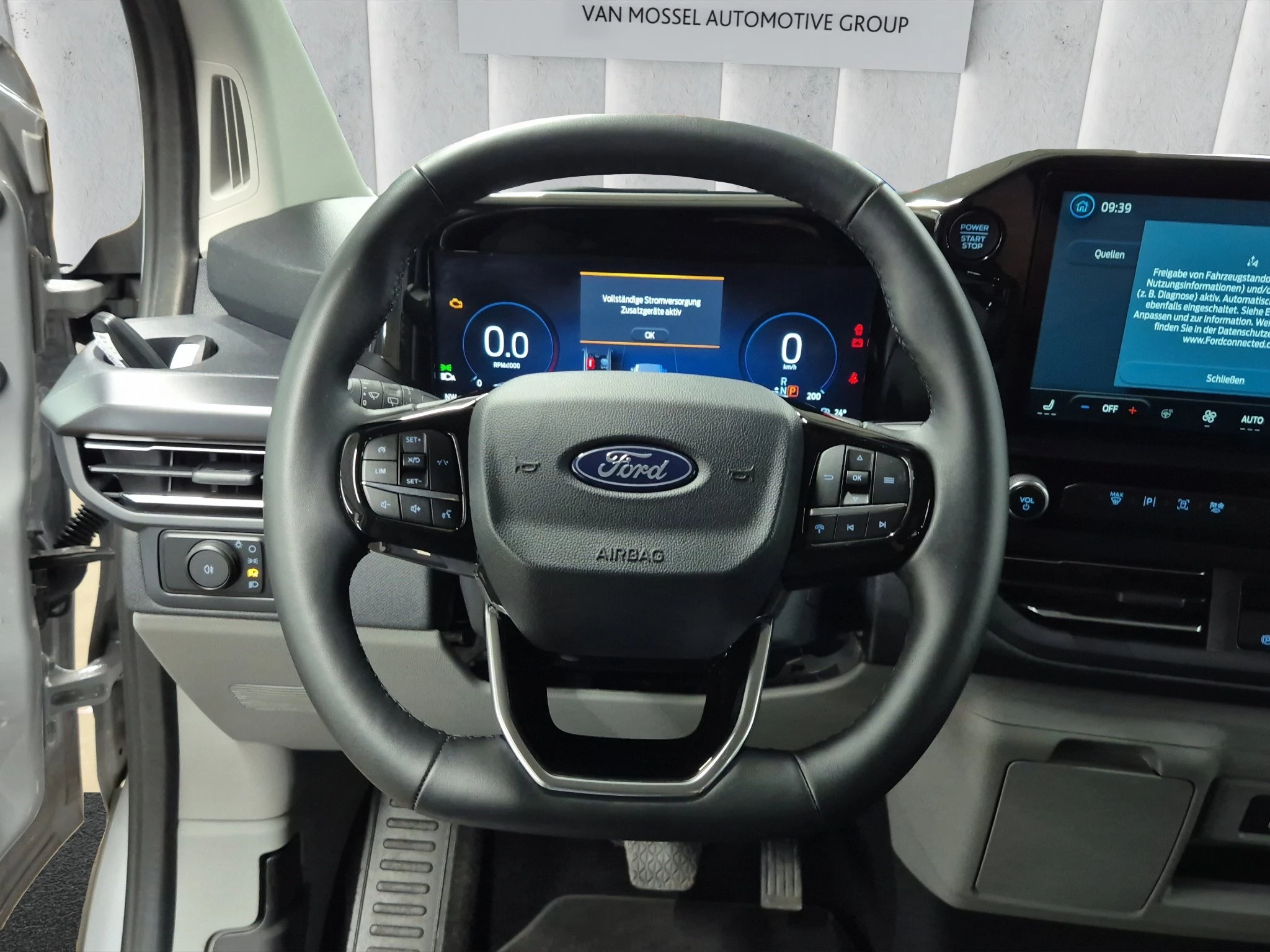 Ford Tourneo Custom Titanium L1 Aut.*AHK*NAVI*LED*SHZ*LRHZ*WSH