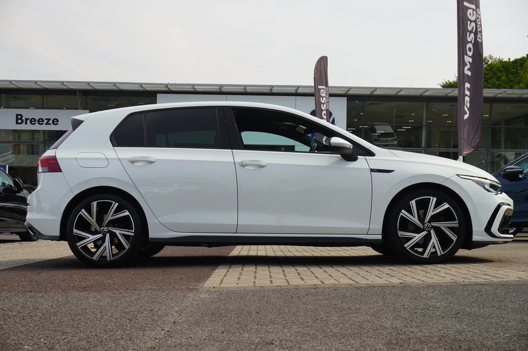Volkswagen-Golf-image-3