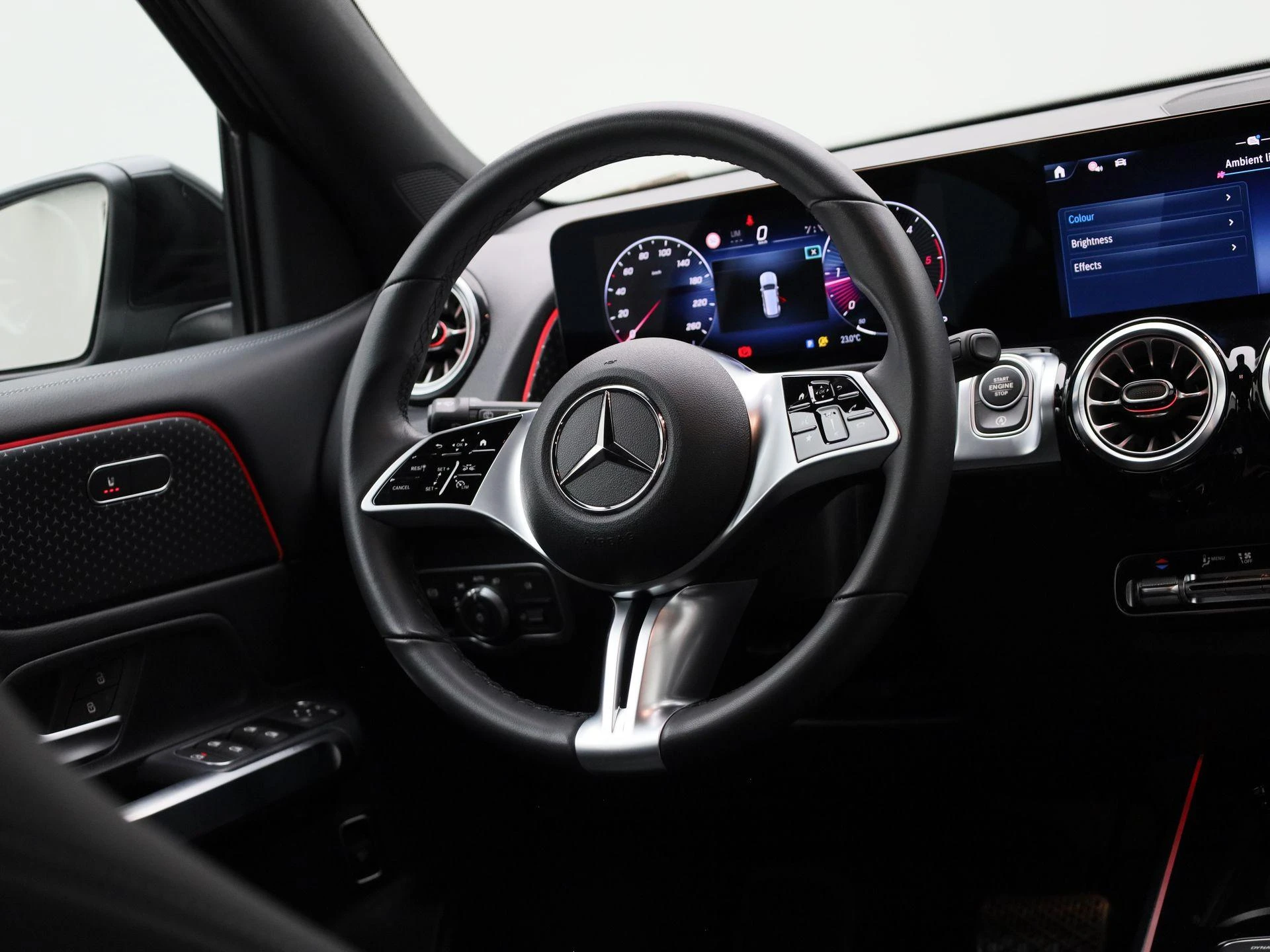 Mercedes-Benz-GLB-image-40