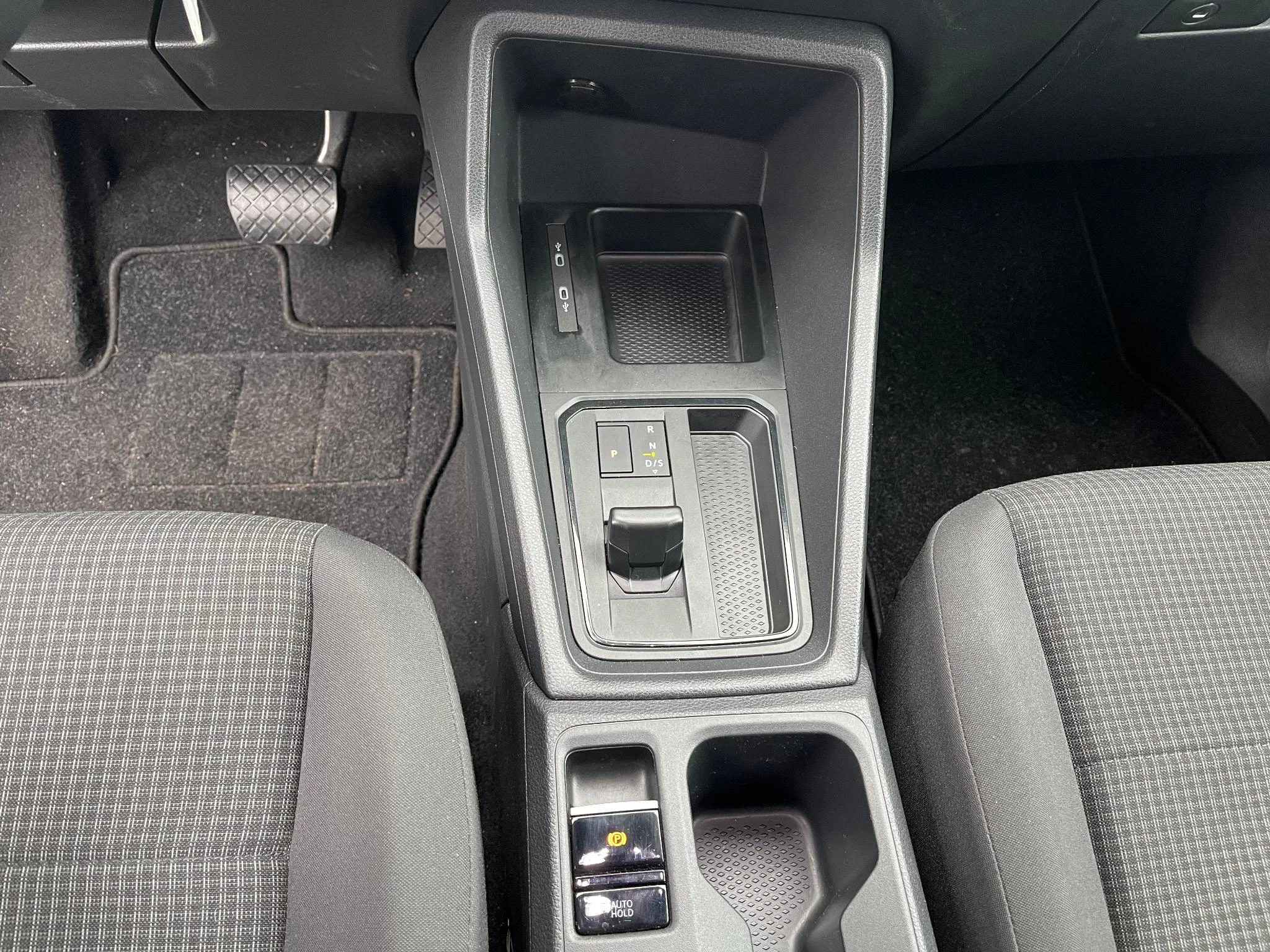 Volkswagen-Caddy-image-9