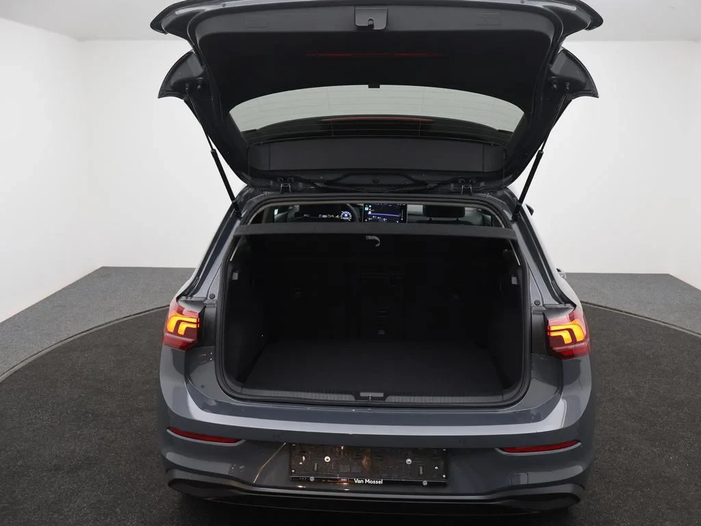 Volkswagen-Golf-image-14