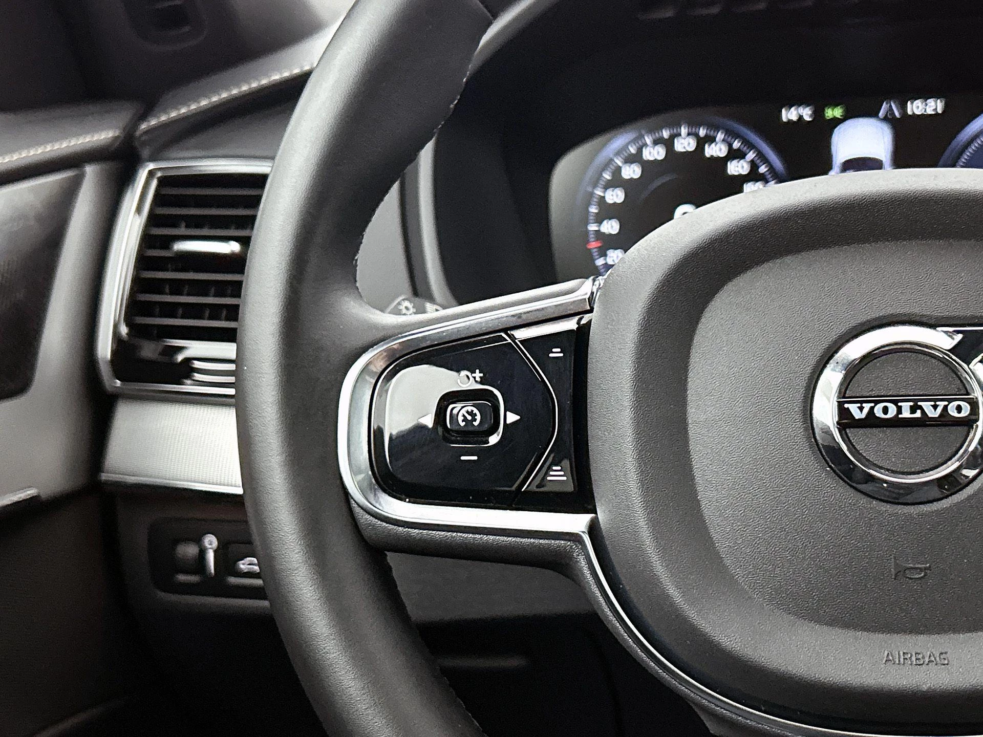 Volvo-XC90-image-8