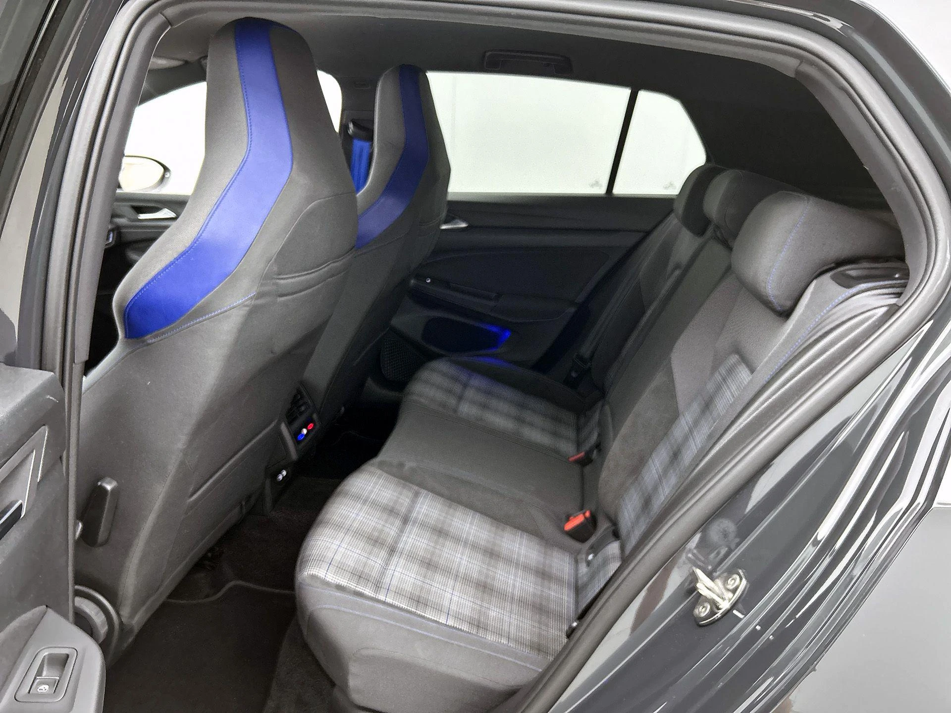 Volkswagen-Golf-image-26