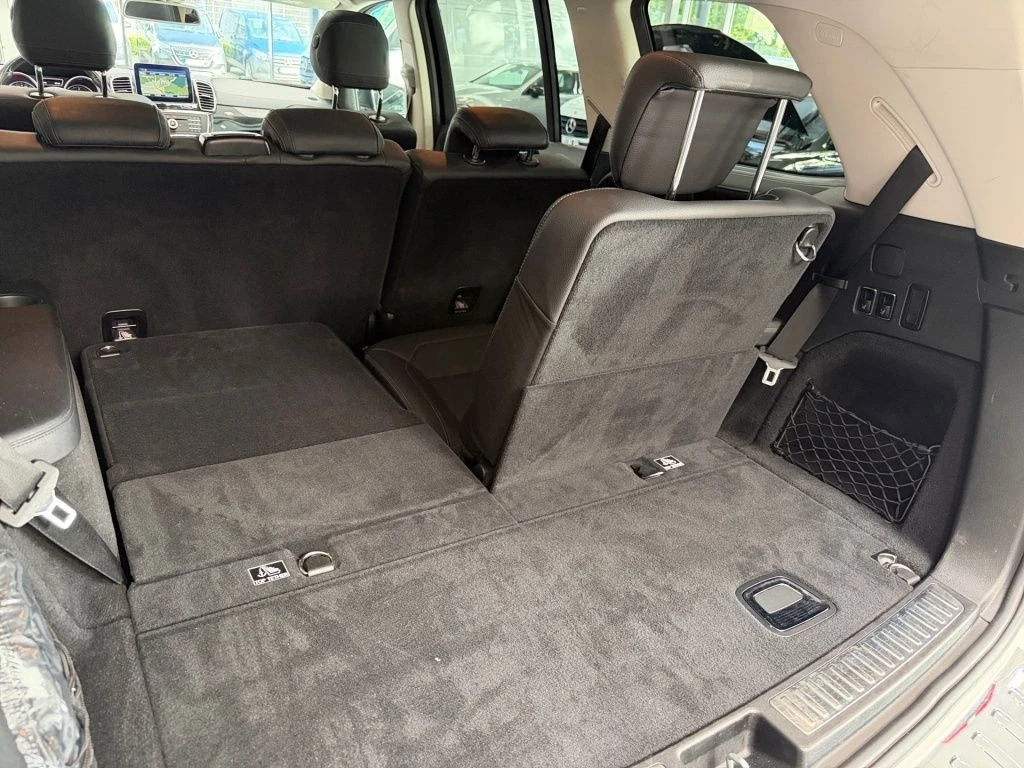 Mercedes-Benz-GLS 350 d-image-18
