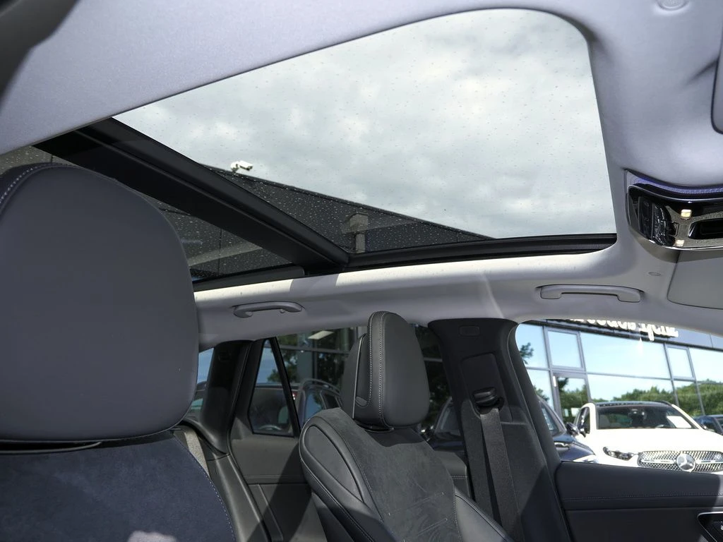 Mercedes-Benz-GLC 200-image-12