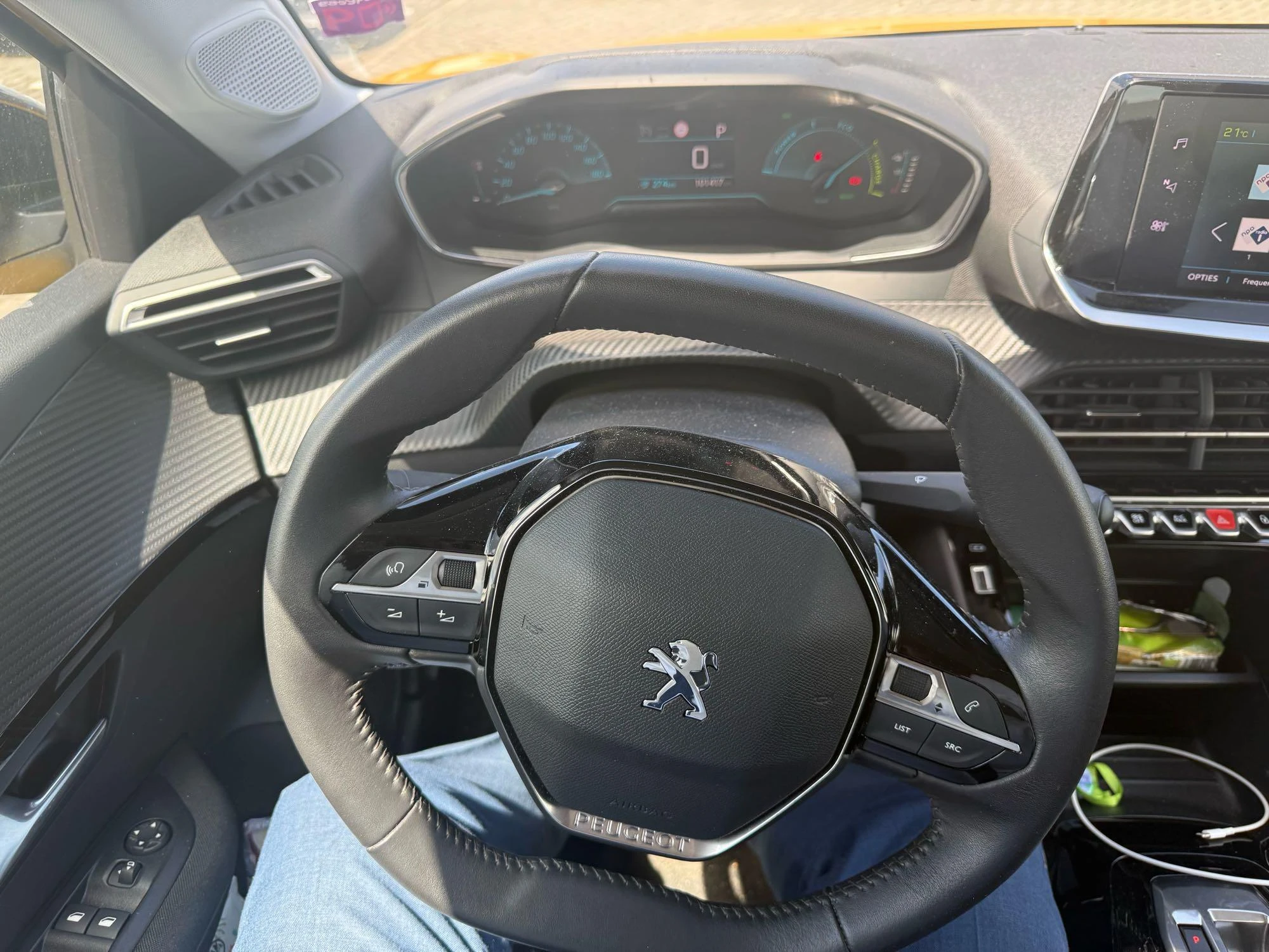 Peugeot-e-208-image-11