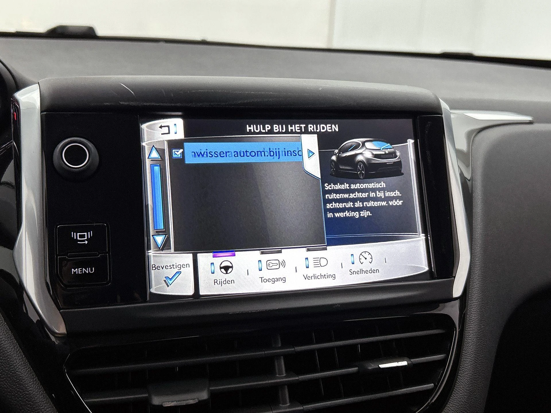 Peugeot-208-image-8