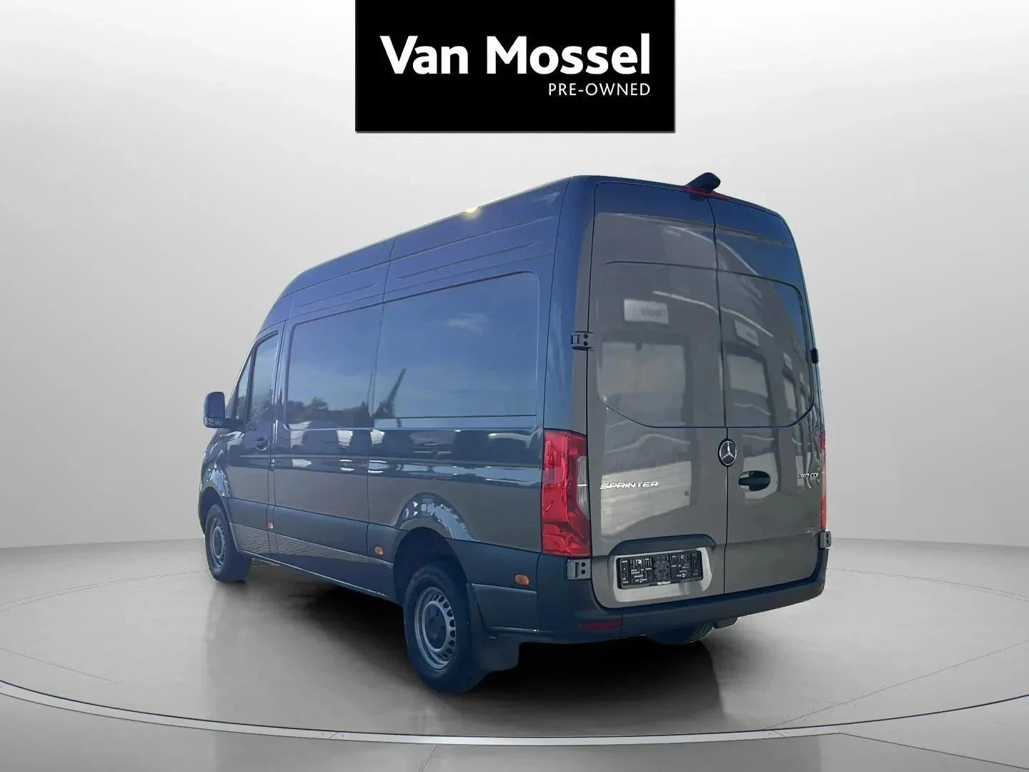 Mercedes-Benz-Sprinter-image-2