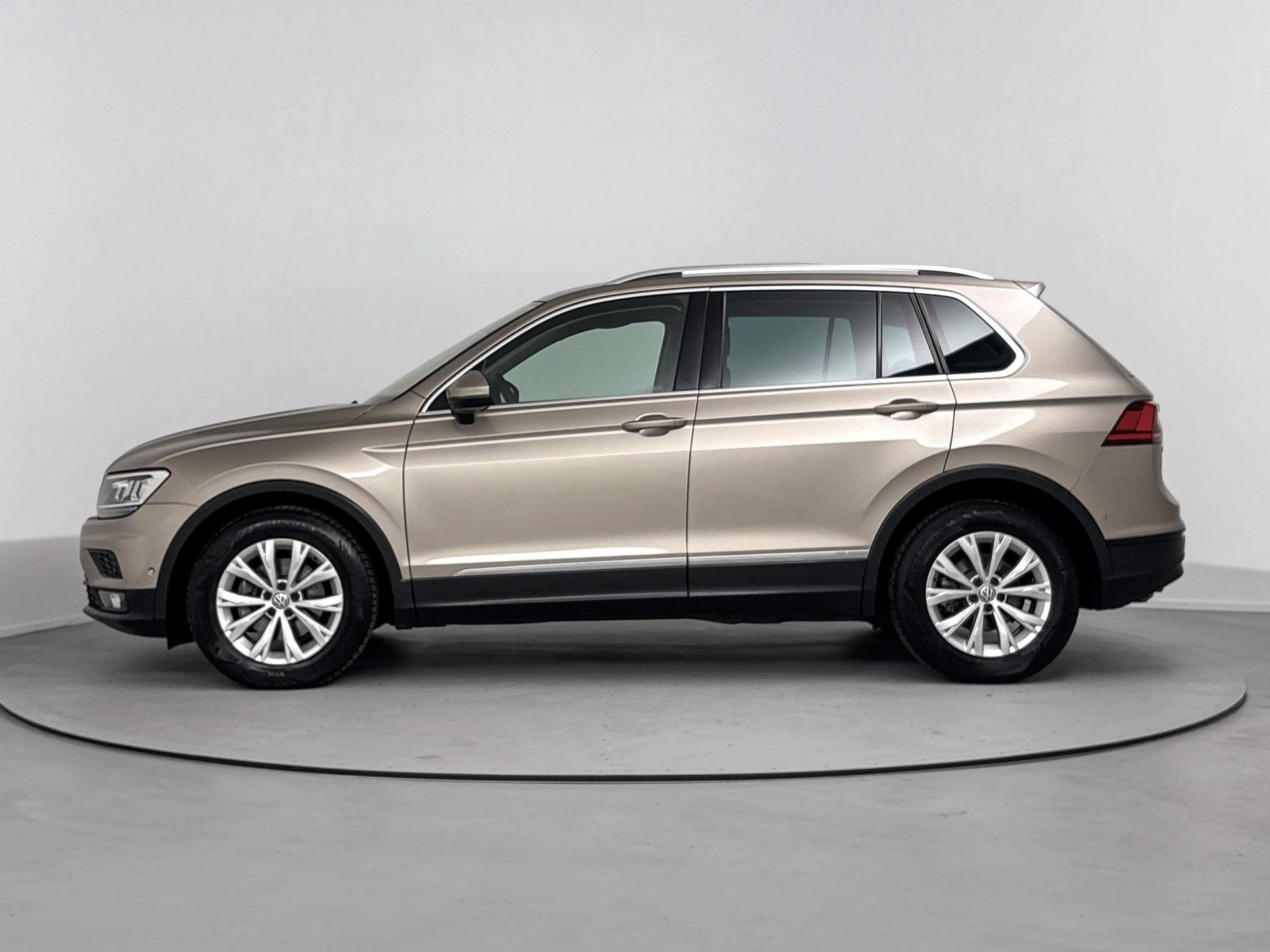 Volkswagen-Tiguan-image-1