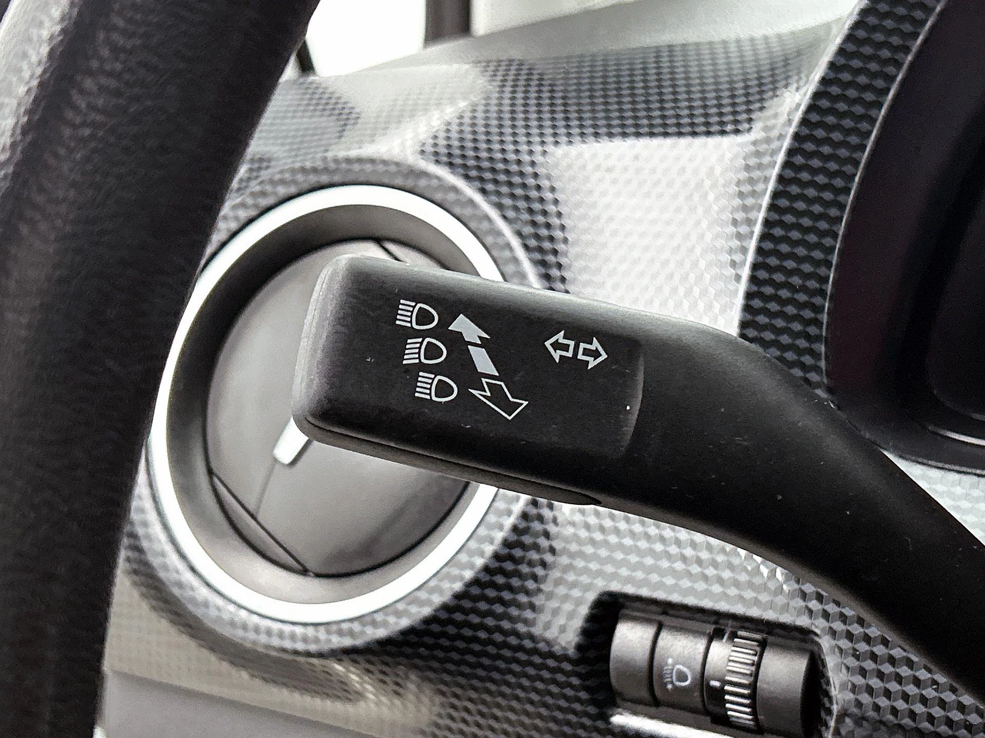 Volkswagen-up!-image-8