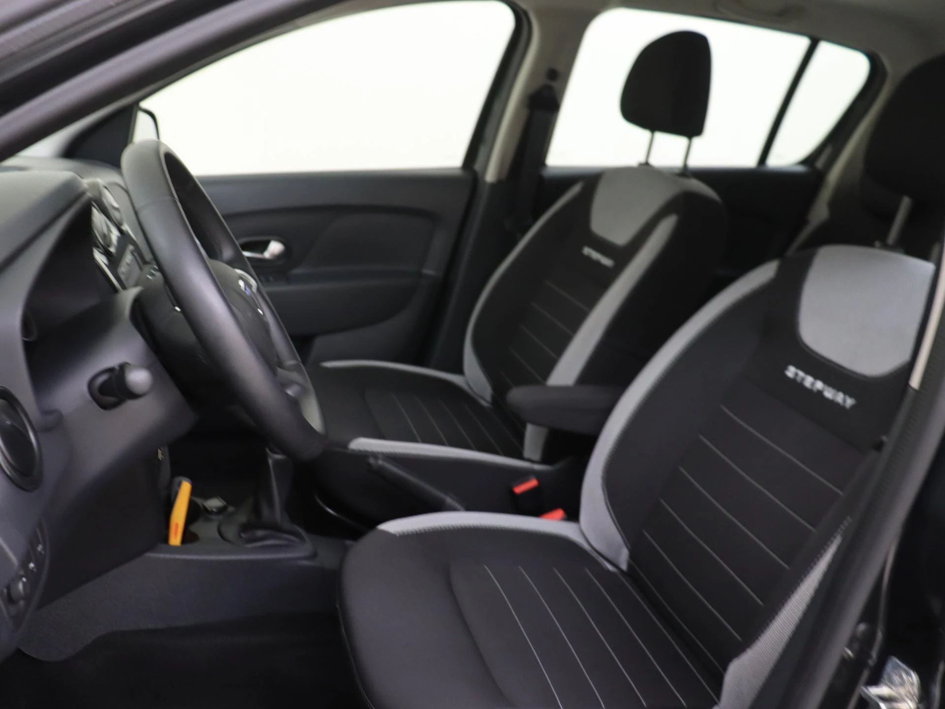 Dacia-Sandero Stepway-image-11