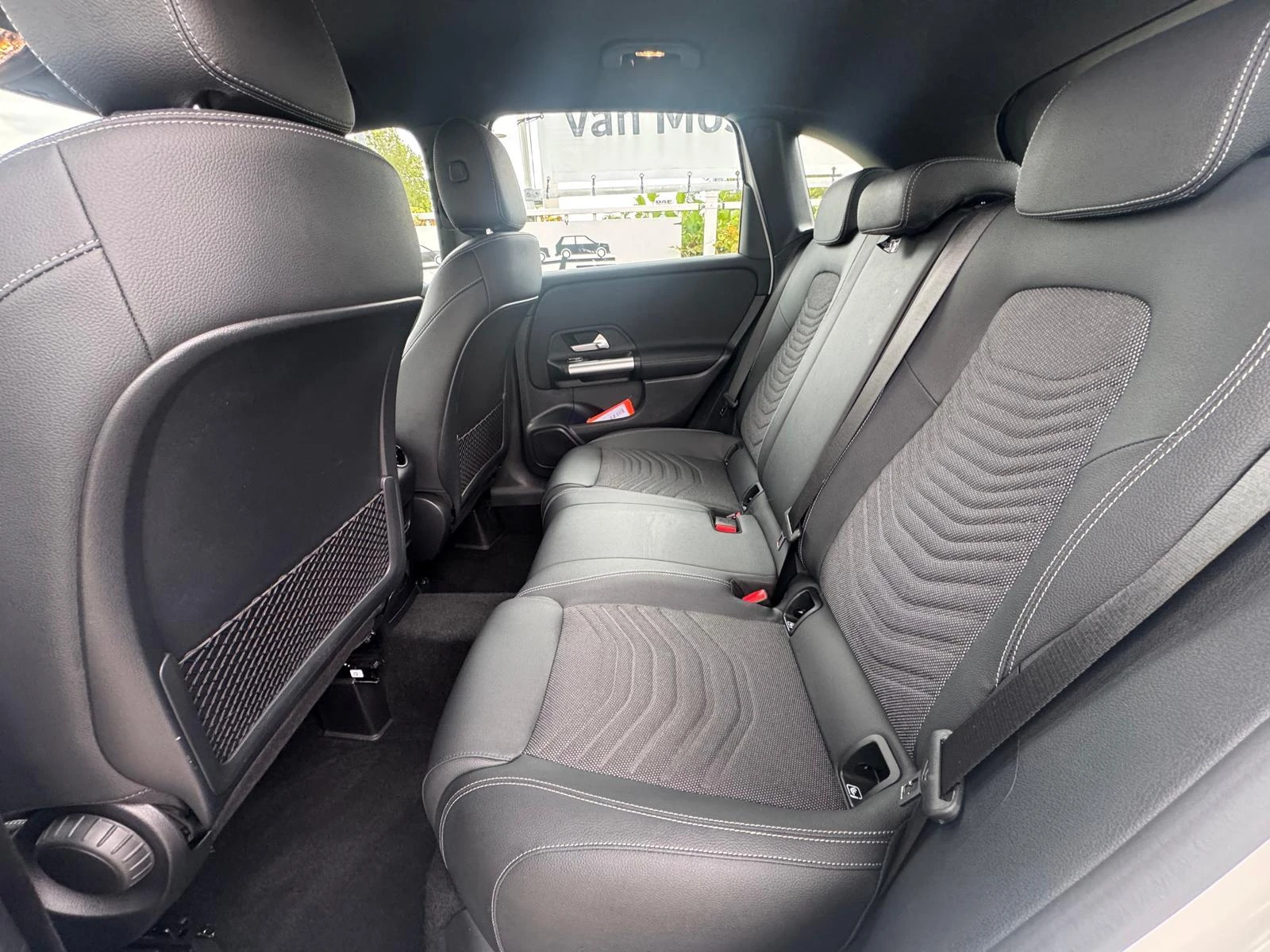 Mercedes-Benz-B-Klasse-image-25