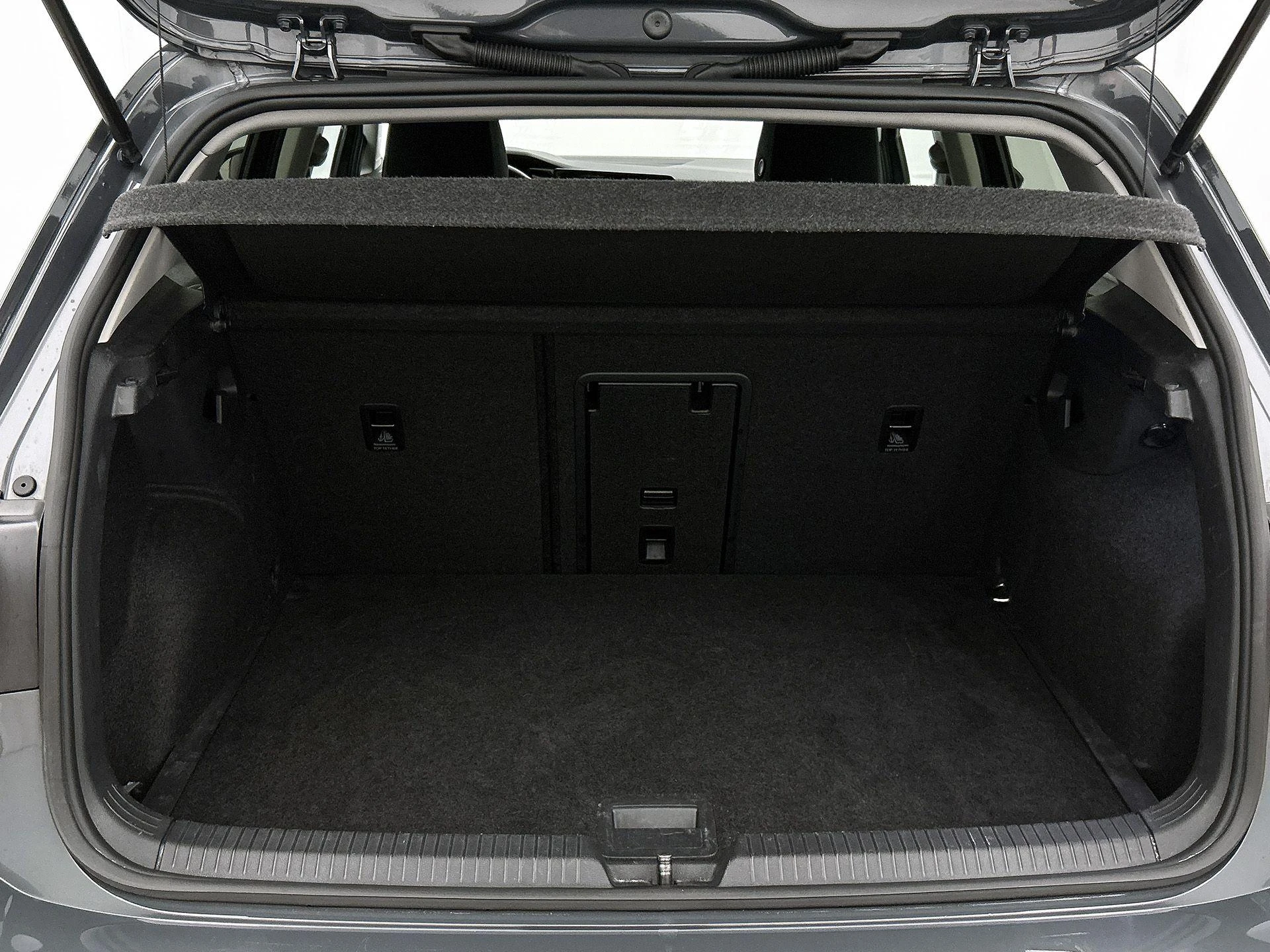 Volkswagen-Golf-image-17