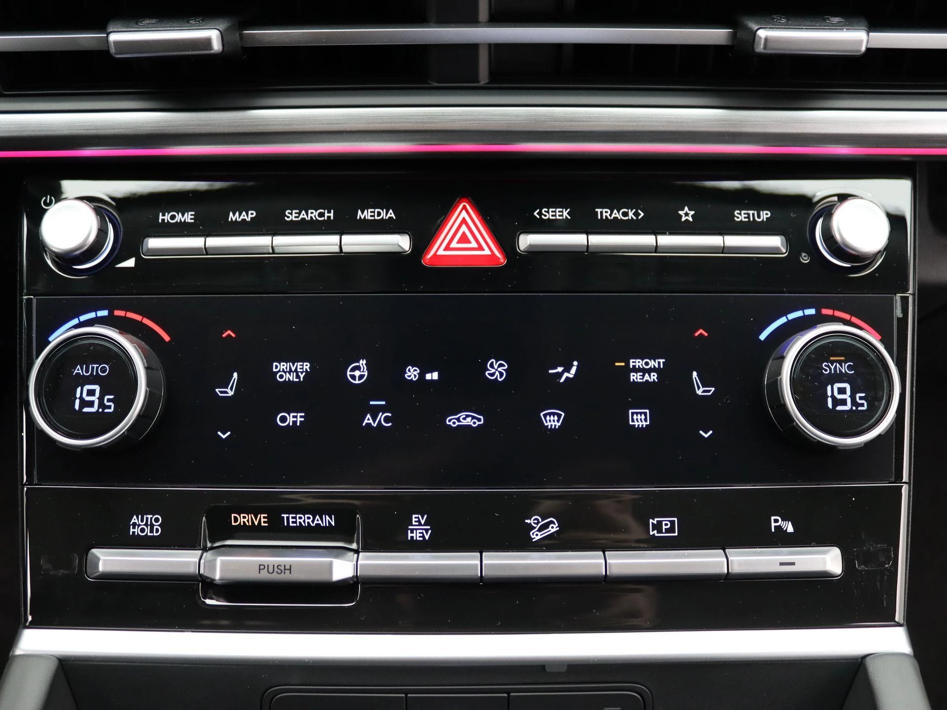 Hyundai-Santa Fe-image-17